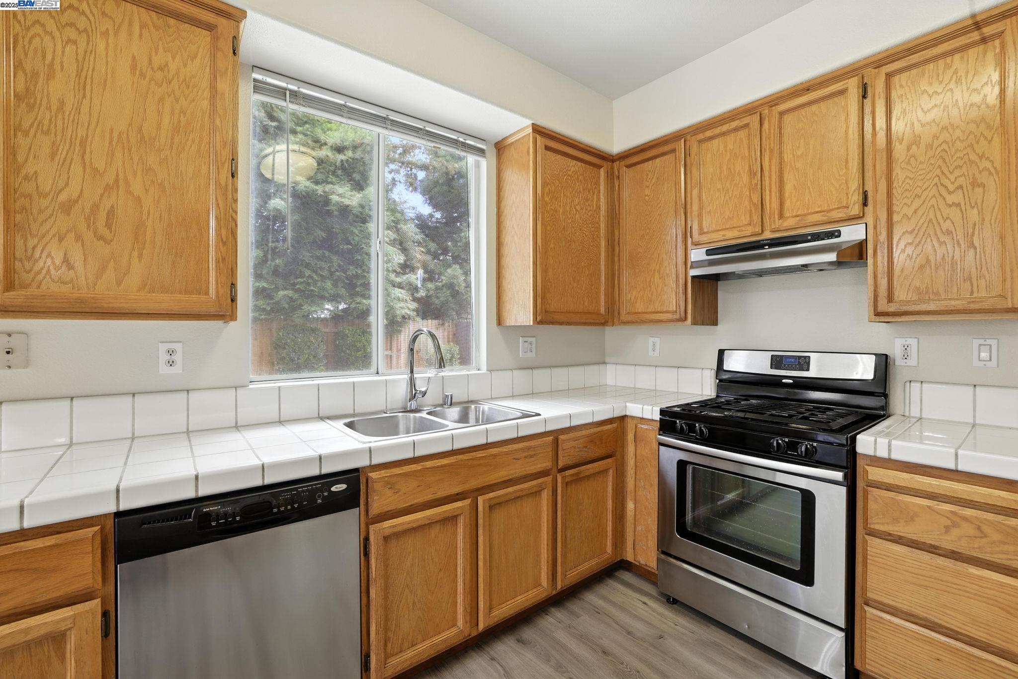 Detail Gallery Image 19 of 43 For 10169 Archley Ct, Elk Grove,  CA 95624 - 3 Beds | 3 Baths