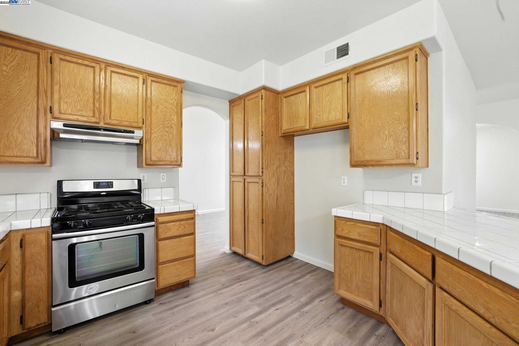 Detail Gallery Image 20 of 43 For 10169 Archley Ct, Elk Grove,  CA 95624 - 3 Beds | 3 Baths