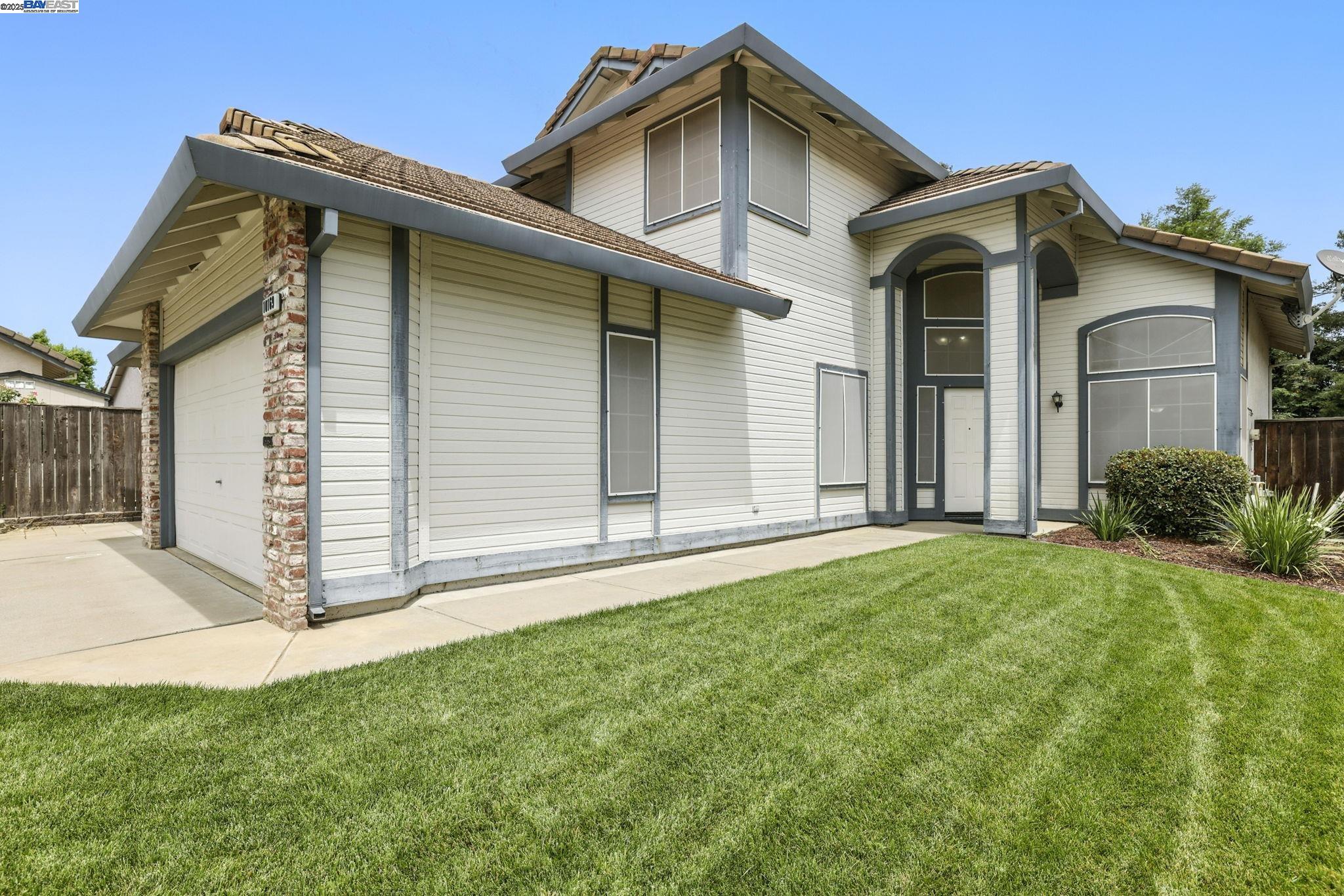 Detail Gallery Image 3 of 43 For 10169 Archley Ct, Elk Grove,  CA 95624 - 3 Beds | 3 Baths