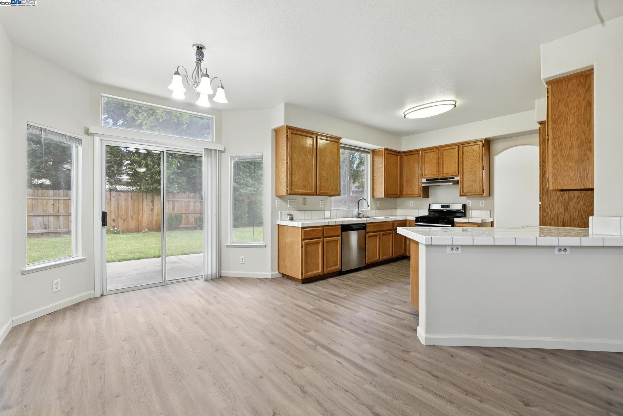 Detail Gallery Image 23 of 43 For 10169 Archley Ct, Elk Grove,  CA 95624 - 3 Beds | 3 Baths