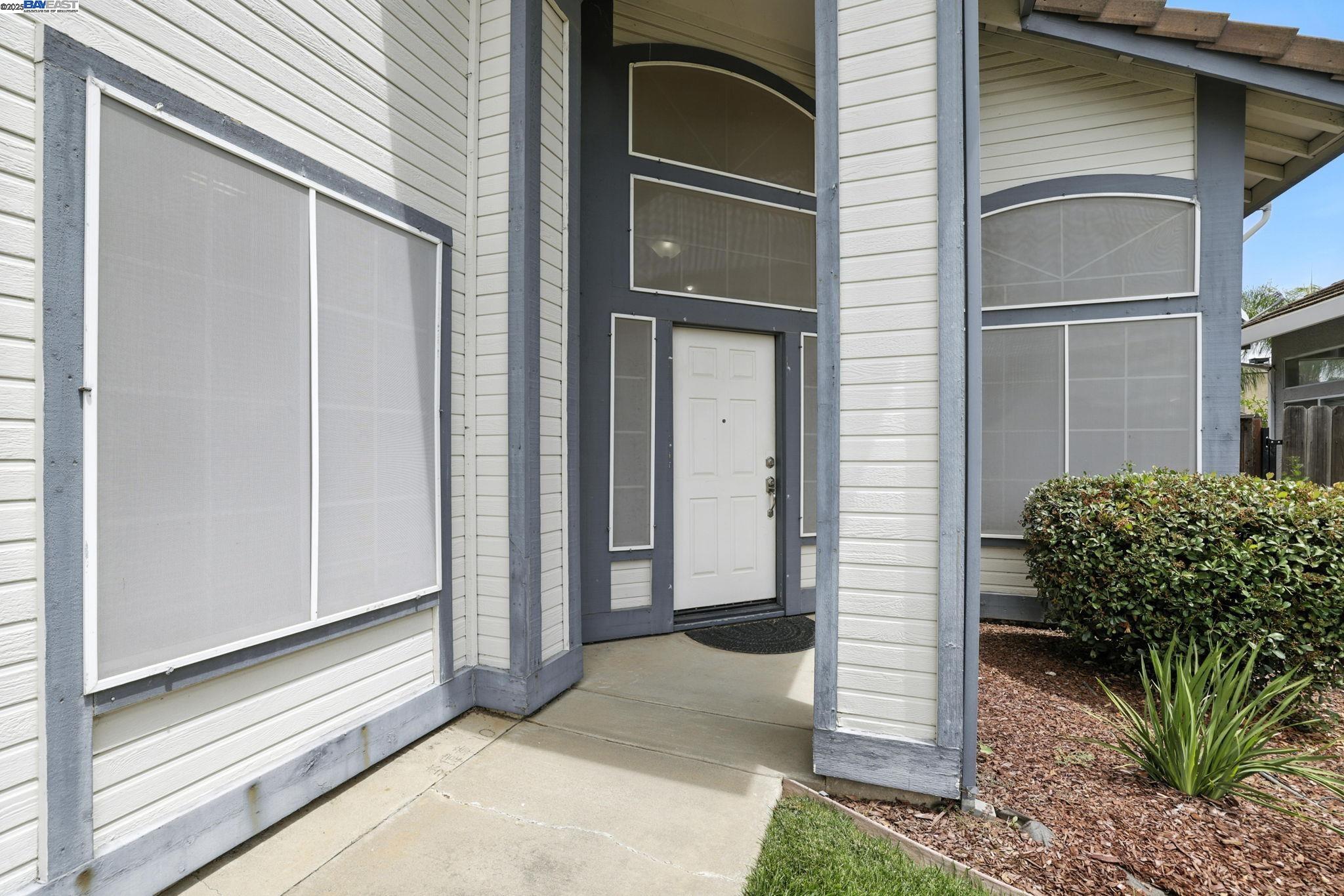 Detail Gallery Image 4 of 43 For 10169 Archley Ct, Elk Grove,  CA 95624 - 3 Beds | 3 Baths