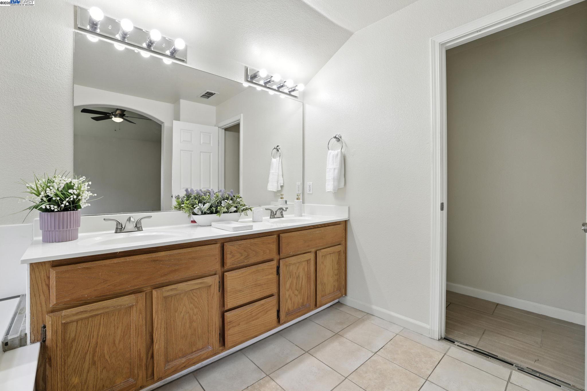 Detail Gallery Image 37 of 43 For 10169 Archley Ct, Elk Grove,  CA 95624 - 3 Beds | 3 Baths