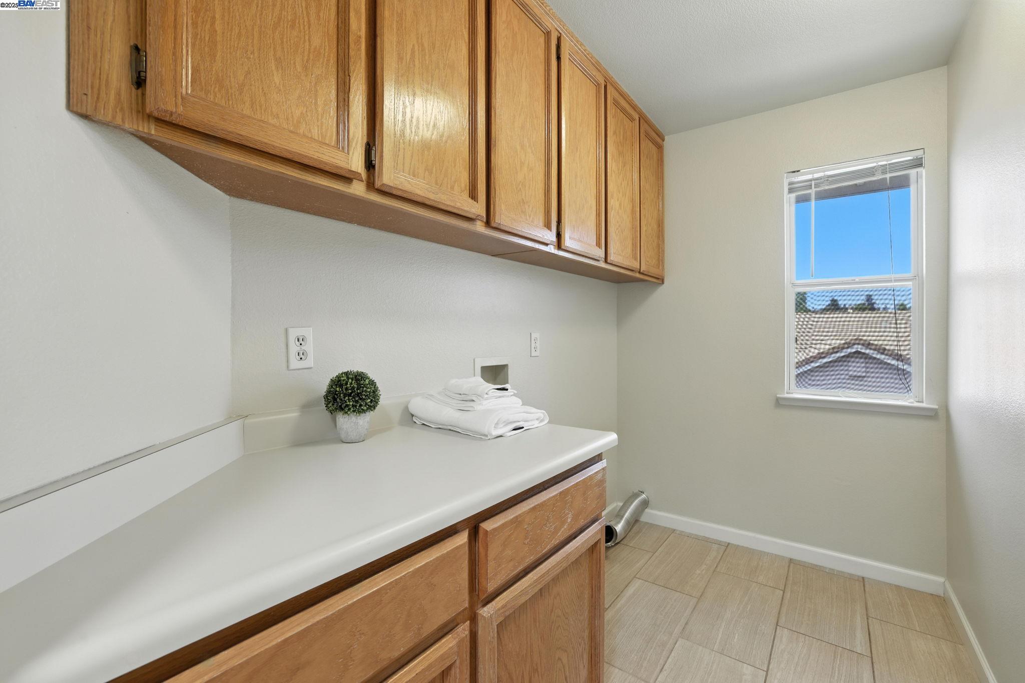 Detail Gallery Image 38 of 43 For 10169 Archley Ct, Elk Grove,  CA 95624 - 3 Beds | 3 Baths