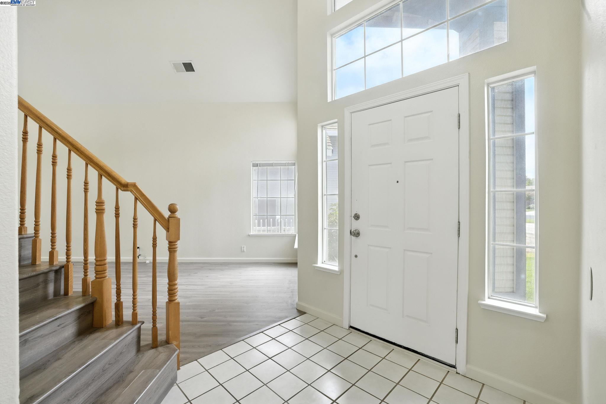 Detail Gallery Image 5 of 43 For 10169 Archley Ct, Elk Grove,  CA 95624 - 3 Beds | 3 Baths