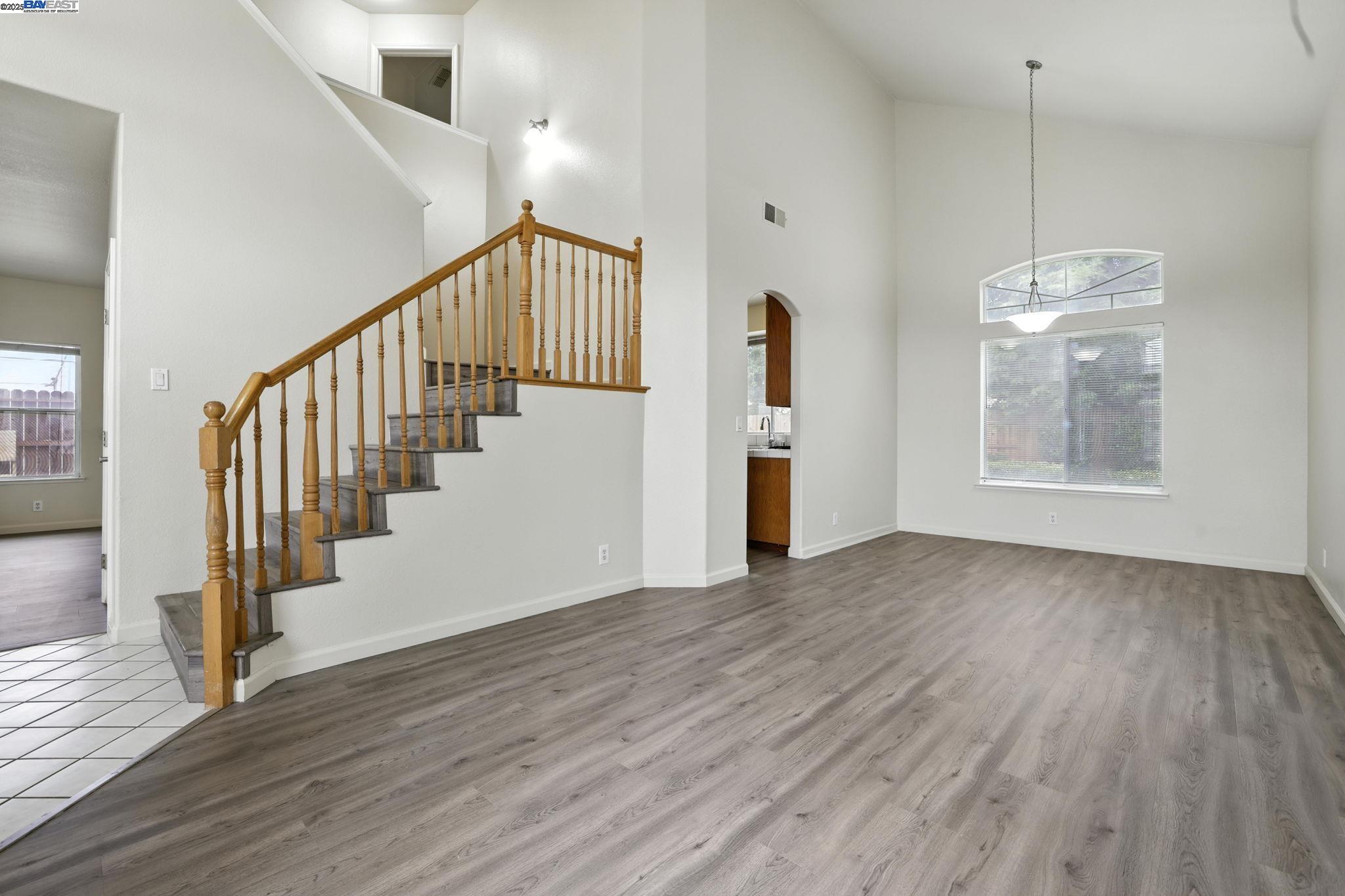 Detail Gallery Image 6 of 43 For 10169 Archley Ct, Elk Grove,  CA 95624 - 3 Beds | 3 Baths