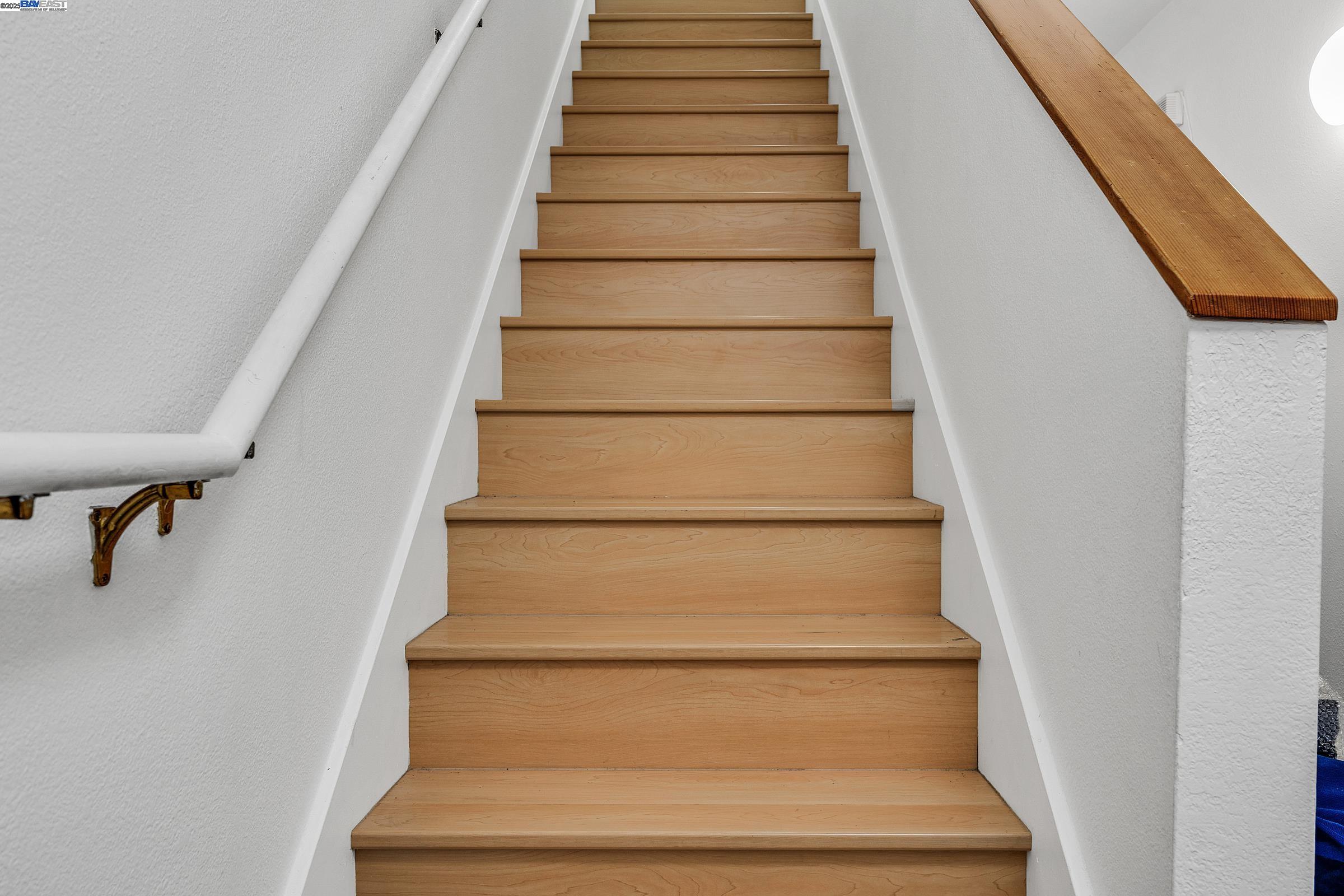 Detail Gallery Image 12 of 22 For 4816 San Pablo Ave, Emeryville,  CA 94608 - 2 Beds | 1/1 Baths