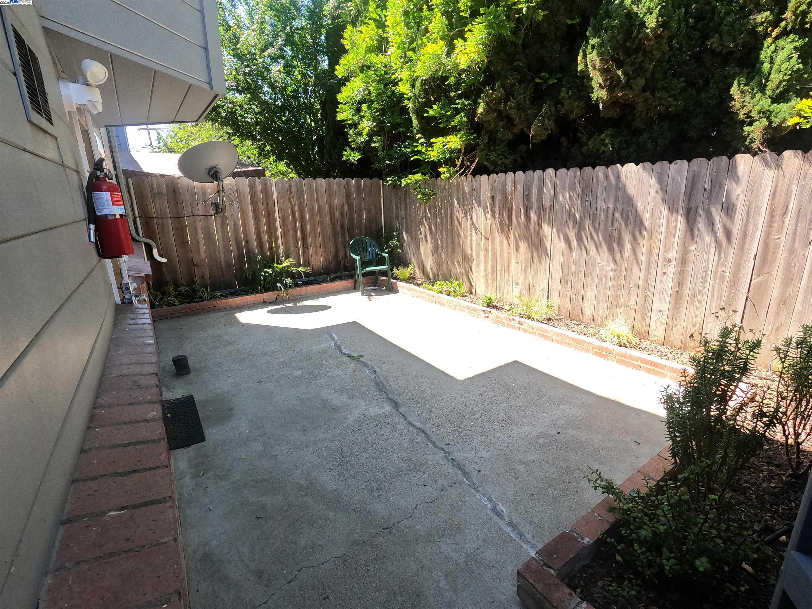Detail Gallery Image 12 of 13 For 279 Estabrook St #C,  San Leandro,  CA 94577 - 2 Beds | 1 Baths