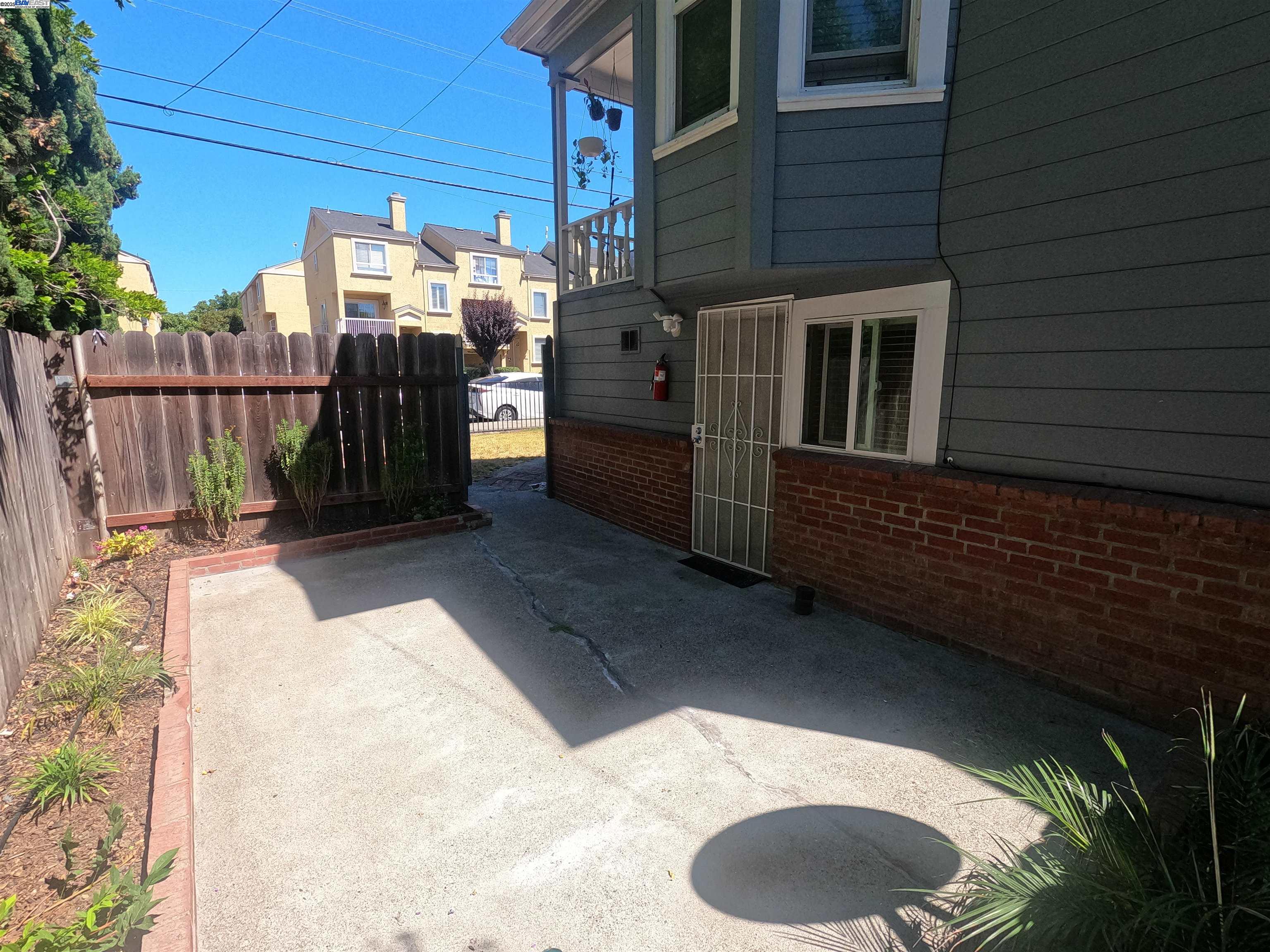 Detail Gallery Image 13 of 13 For 279 Estabrook St #C,  San Leandro,  CA 94577 - 2 Beds | 1 Baths
