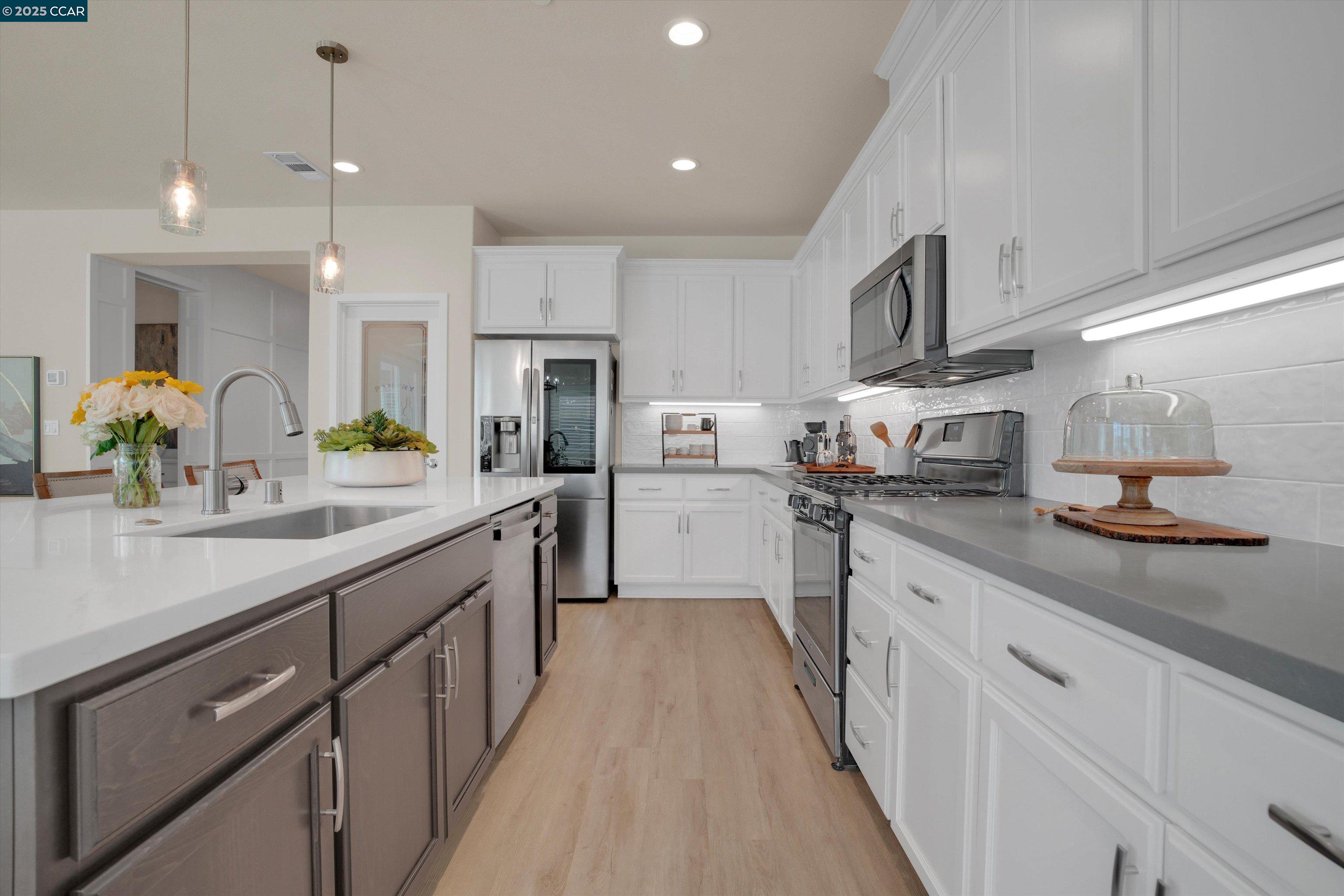 Detail Gallery Image 11 of 43 For 5498 Monte Vista Way, Antioch,  CA 94531 - 4 Beds | 3/1 Baths