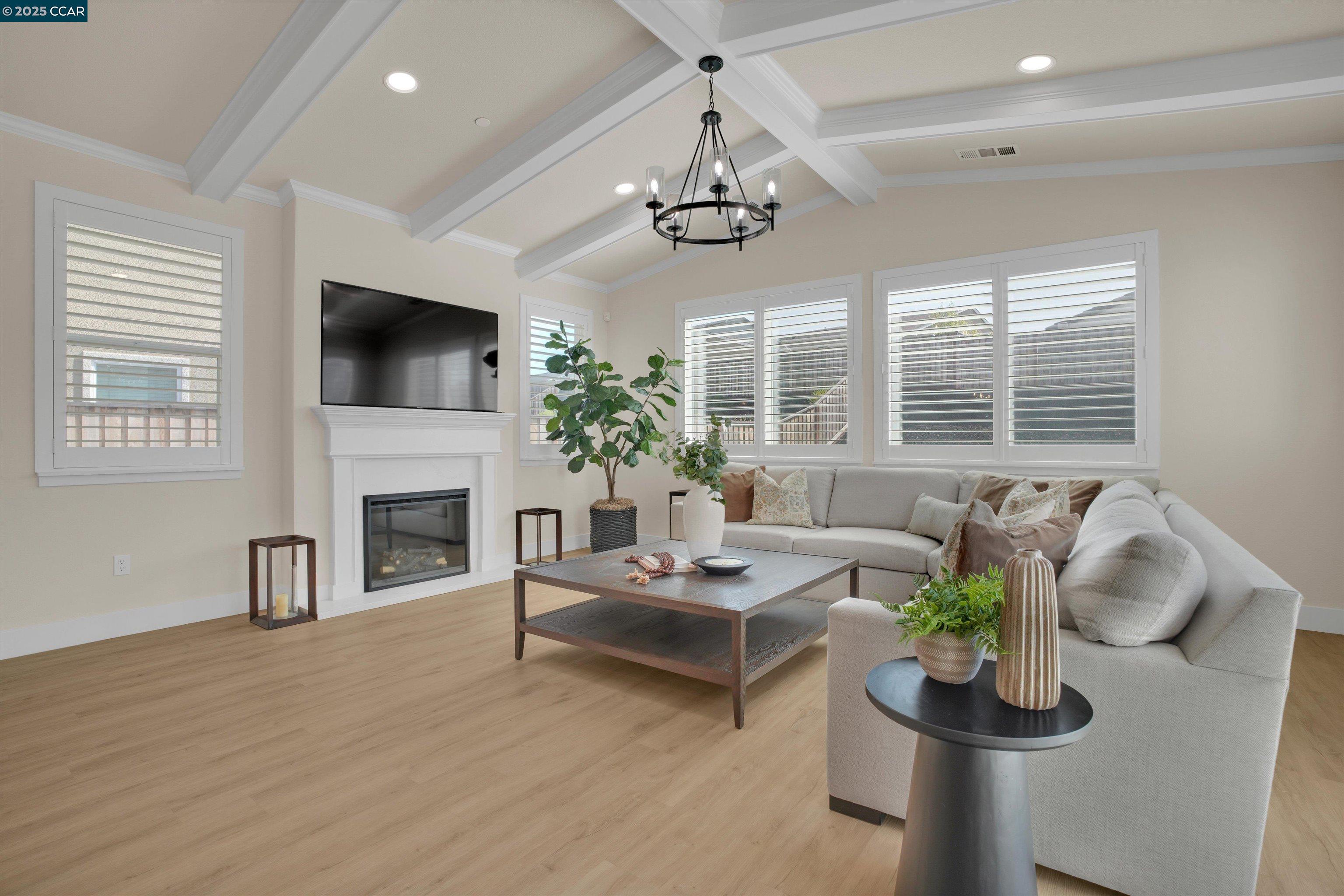 Detail Gallery Image 5 of 43 For 5498 Monte Vista Way, Antioch,  CA 94531 - 4 Beds | 3/1 Baths