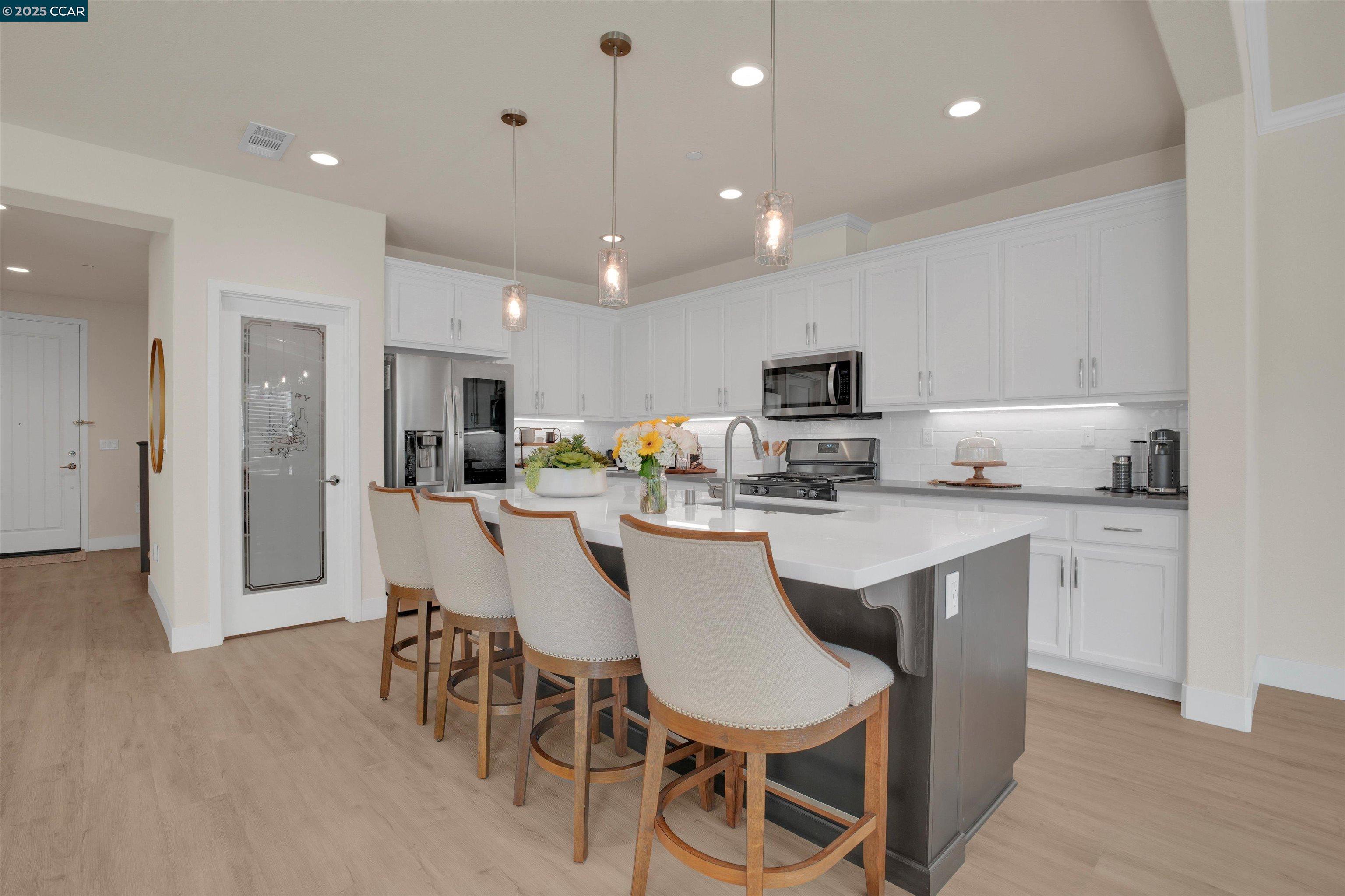Detail Gallery Image 9 of 43 For 5498 Monte Vista Way, Antioch,  CA 94531 - 4 Beds | 3/1 Baths