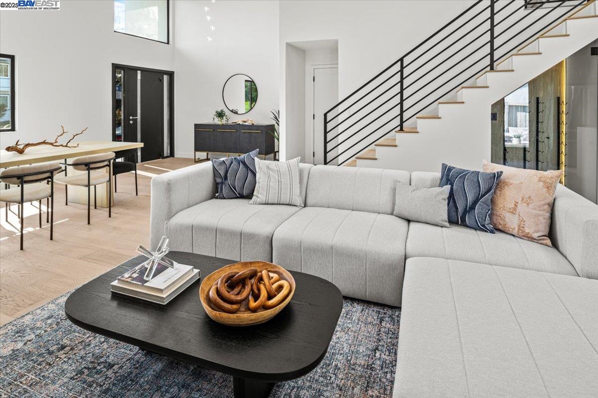 Detail Gallery Image 11 of 59 For 2162 Orin Ln, Pleasant Hill,  CA 94523 - 5 Beds | 3/1 Baths