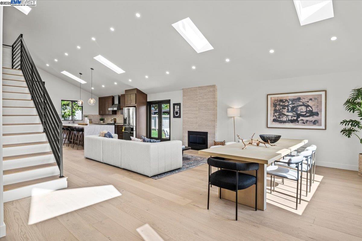 Detail Gallery Image 5 of 59 For 2162 Orin Ln, Pleasant Hill,  CA 94523 - 5 Beds | 3/1 Baths