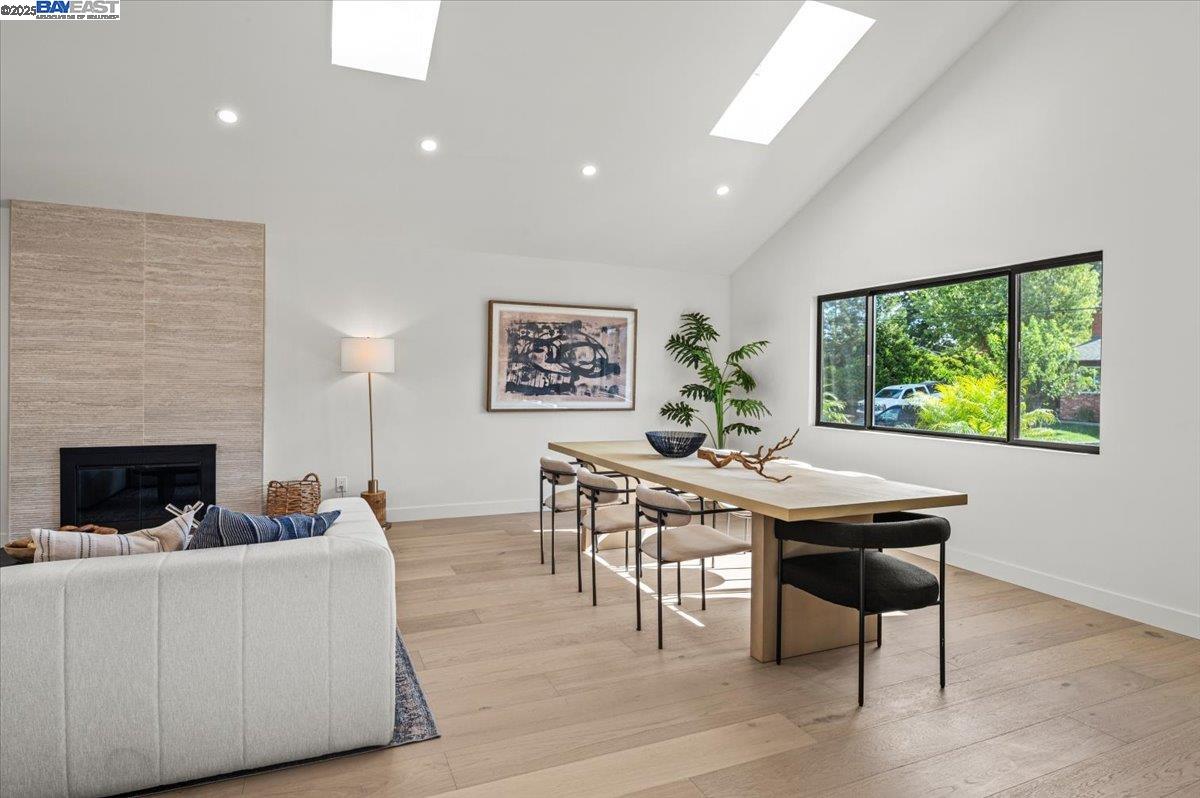 Detail Gallery Image 6 of 59 For 2162 Orin Ln, Pleasant Hill,  CA 94523 - 5 Beds | 3/1 Baths