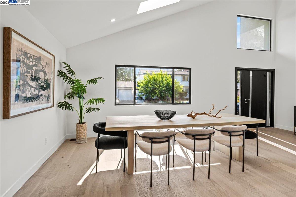 Detail Gallery Image 7 of 59 For 2162 Orin Ln, Pleasant Hill,  CA 94523 - 5 Beds | 3/1 Baths
