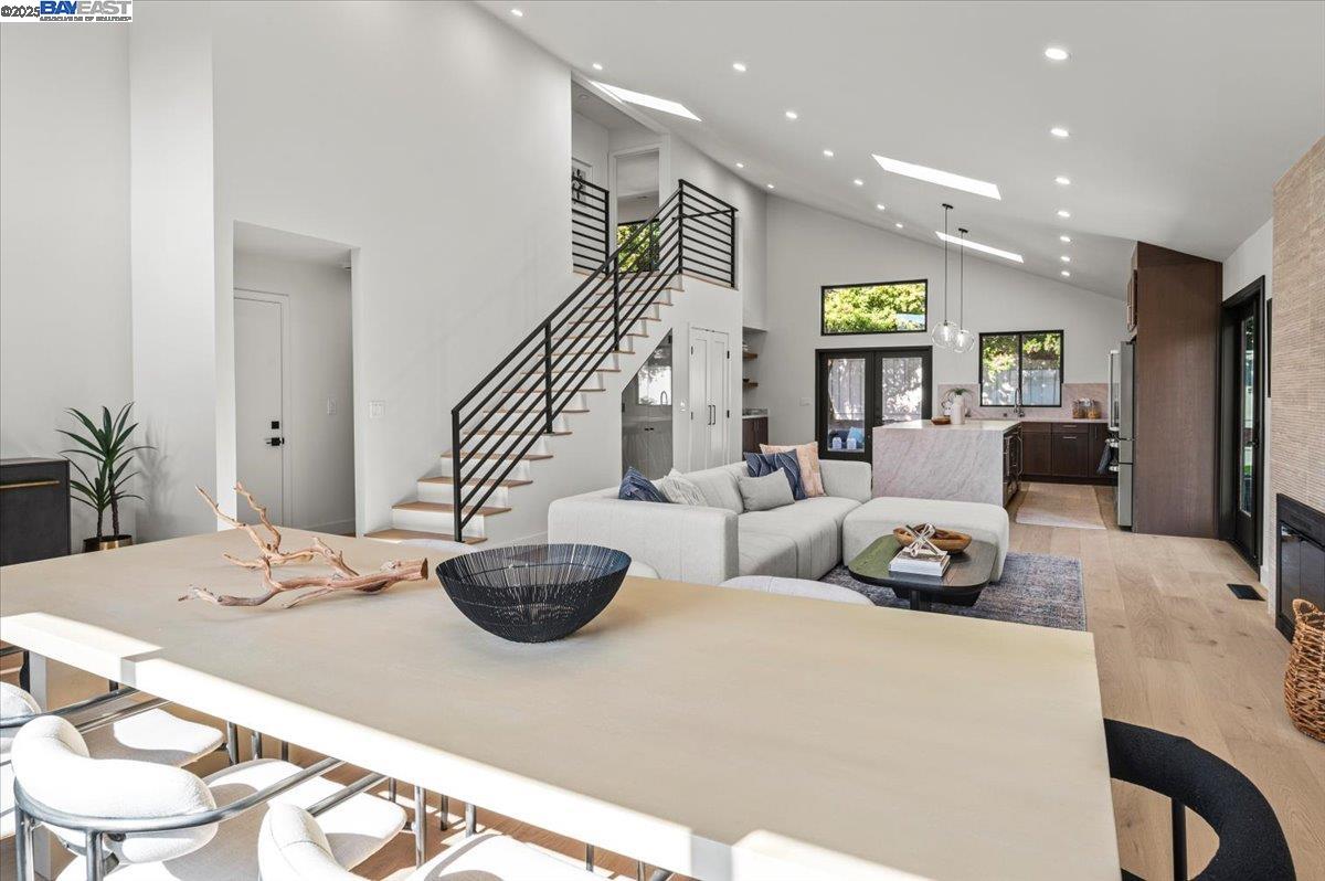 Detail Gallery Image 8 of 59 For 2162 Orin Ln, Pleasant Hill,  CA 94523 - 5 Beds | 3/1 Baths