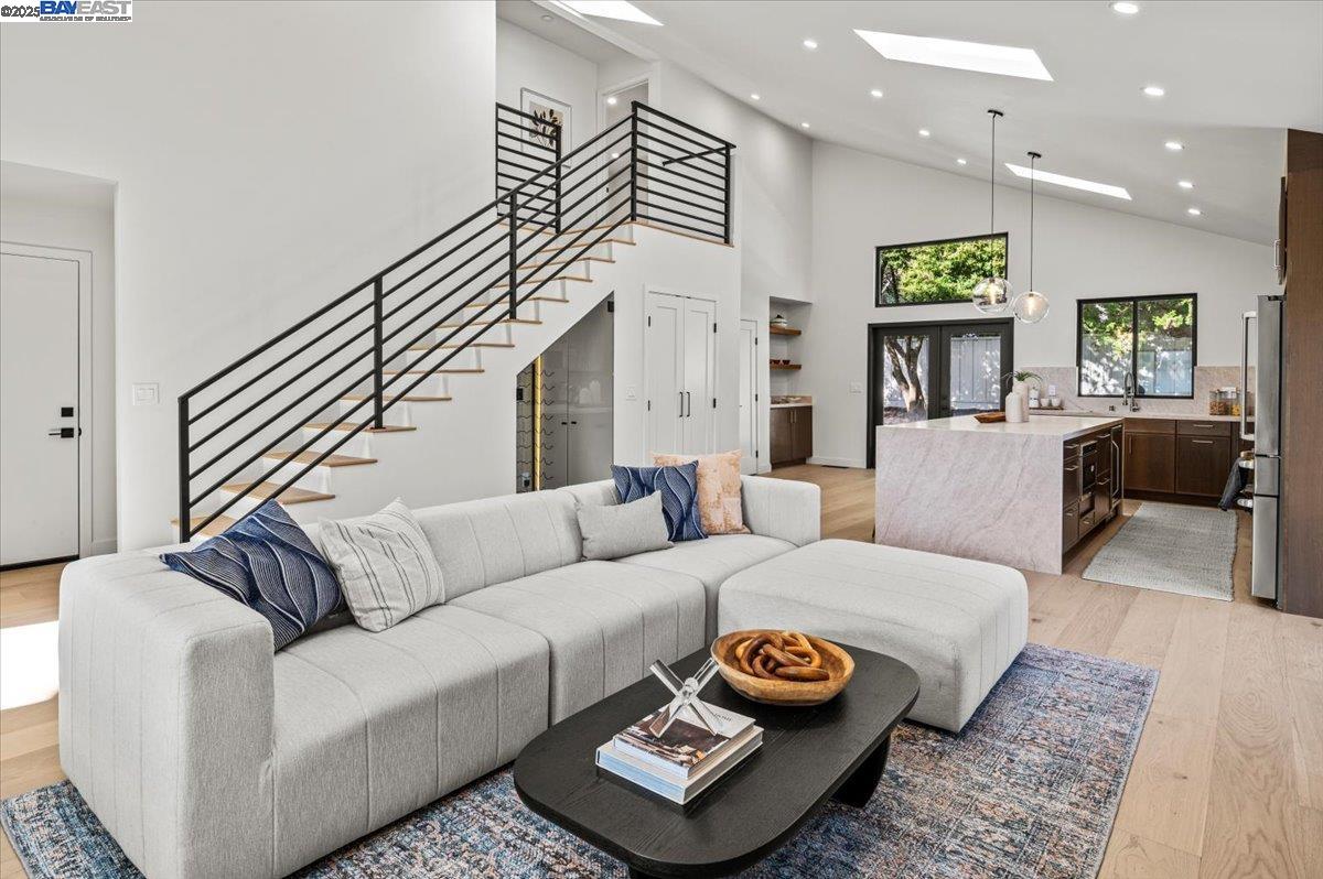 Detail Gallery Image 9 of 59 For 2162 Orin Ln, Pleasant Hill,  CA 94523 - 5 Beds | 3/1 Baths