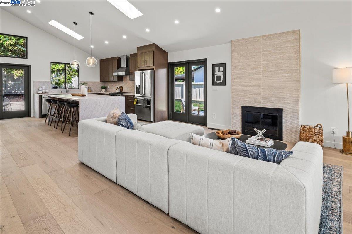Detail Gallery Image 10 of 59 For 2162 Orin Ln, Pleasant Hill,  CA 94523 - 5 Beds | 3/1 Baths