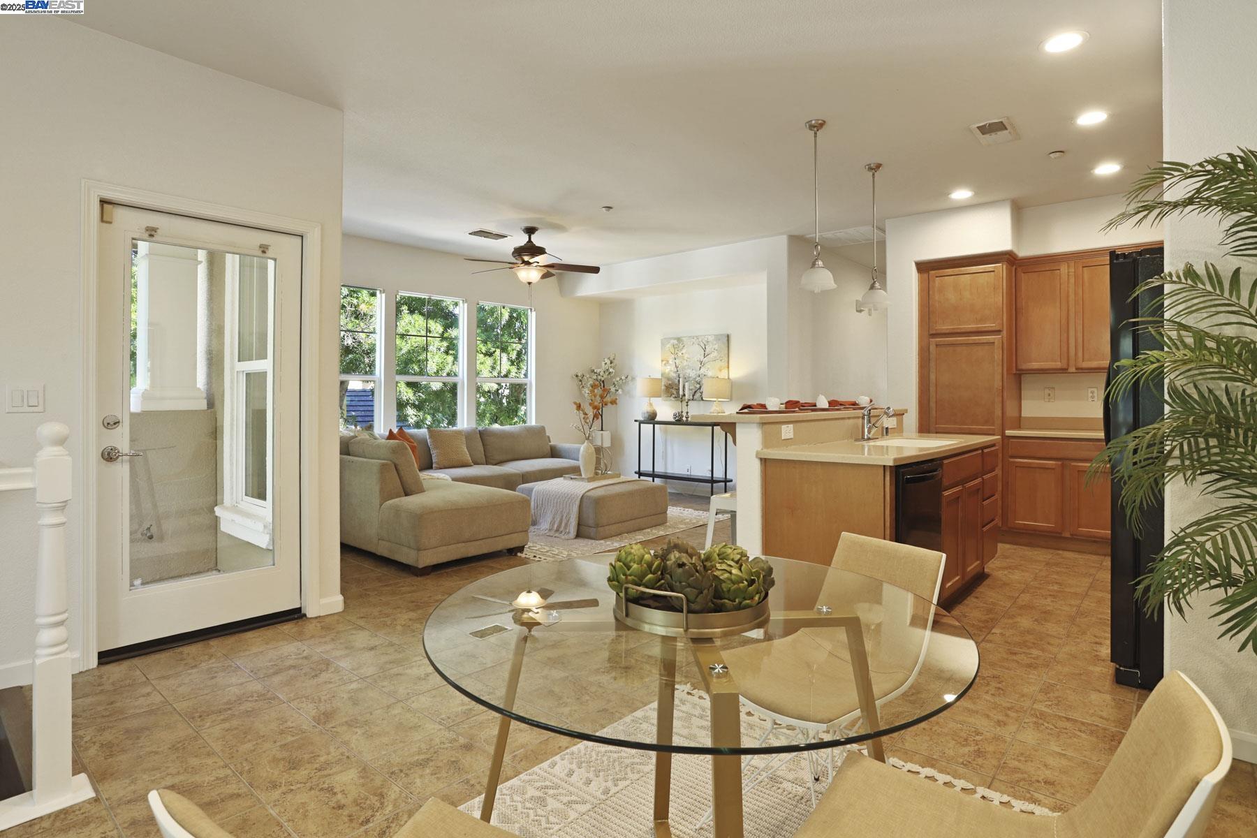 Detail Gallery Image 5 of 39 For 292 W Lucita Way, Mountain House,  CA 95391 - 2 Beds | 2 Baths