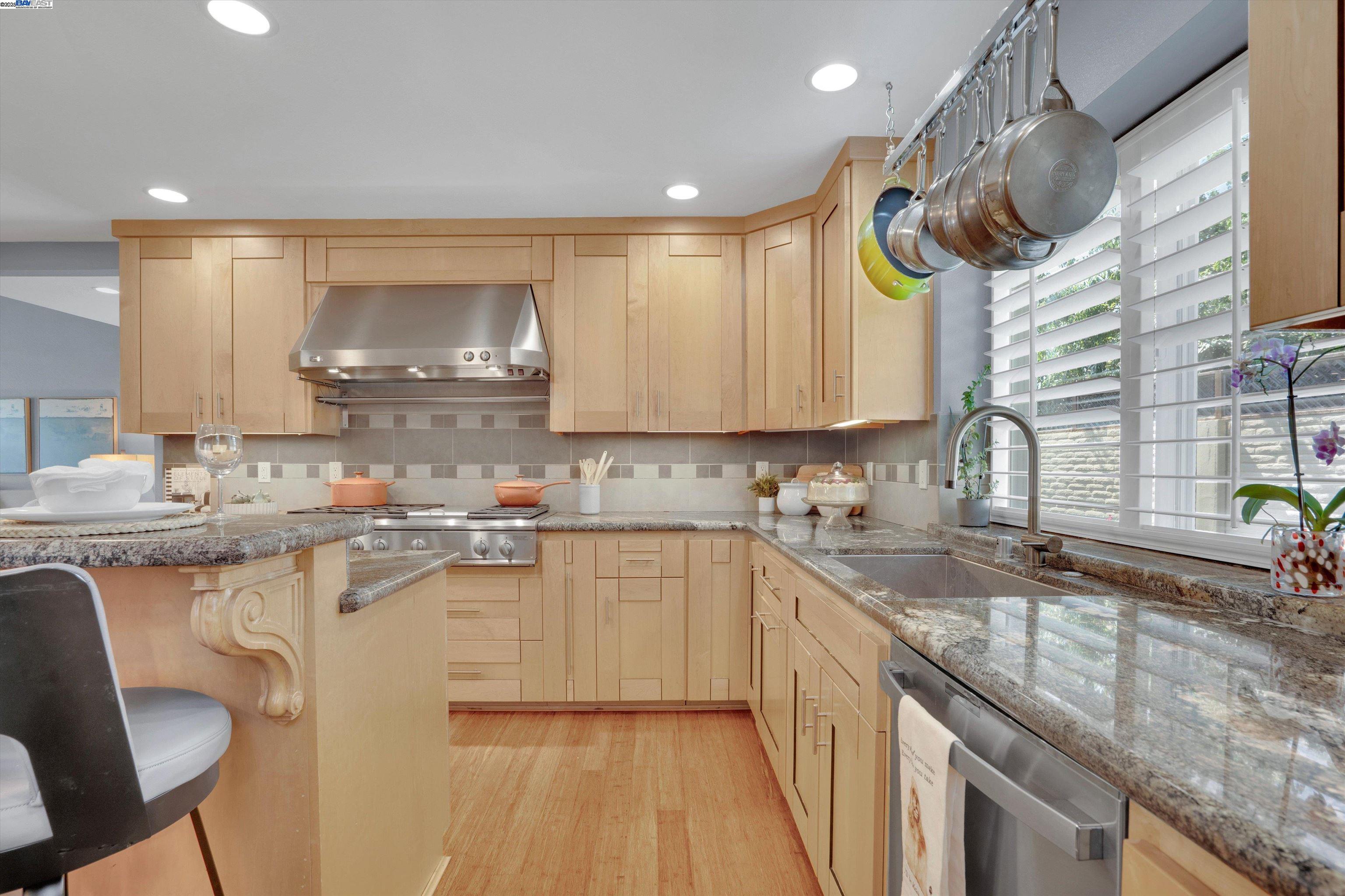 Detail Gallery Image 13 of 44 For 33499 Quail Run Rd, Fremont,  CA 94555 - 4 Beds | 2/1 Baths
