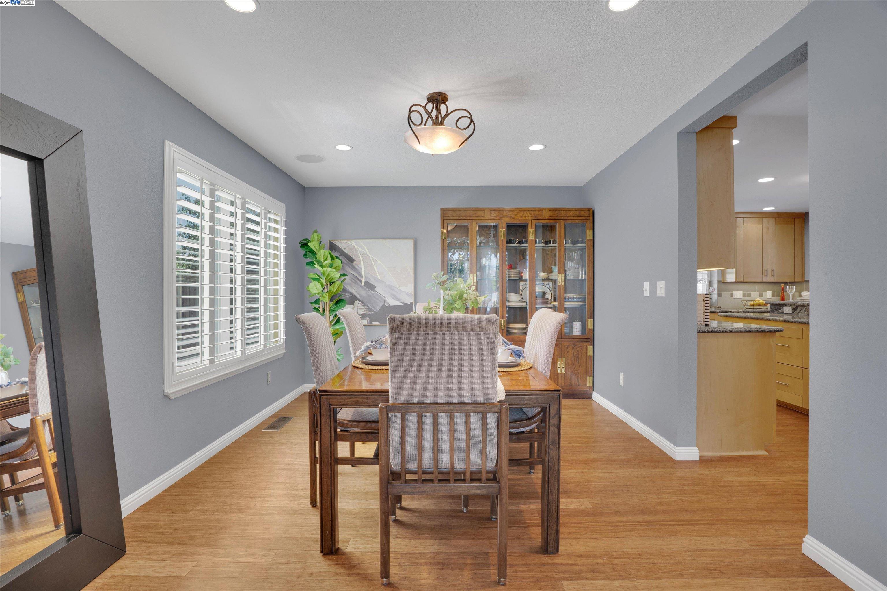 Detail Gallery Image 8 of 44 For 33499 Quail Run Rd, Fremont,  CA 94555 - 4 Beds | 2/1 Baths