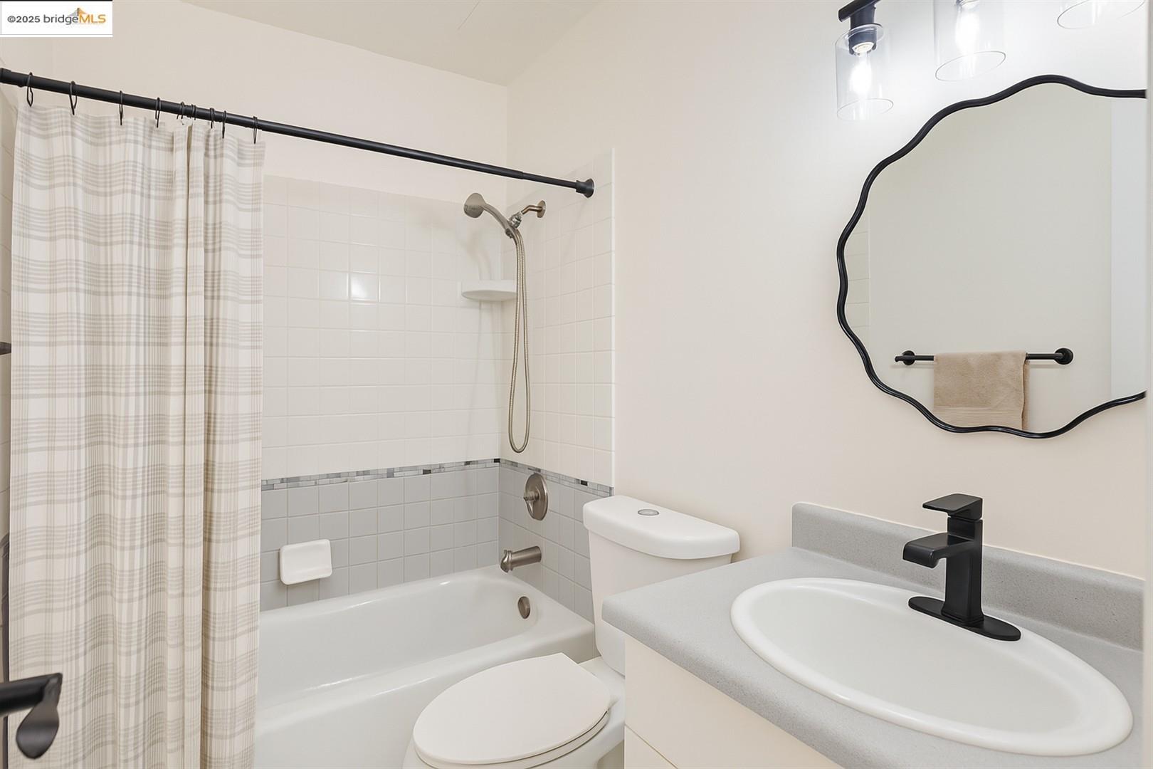 Detail Gallery Image 17 of 56 For 7 Commodore Dr #A355,  Emeryville,  CA 94608 - 1 Beds | 1 Baths