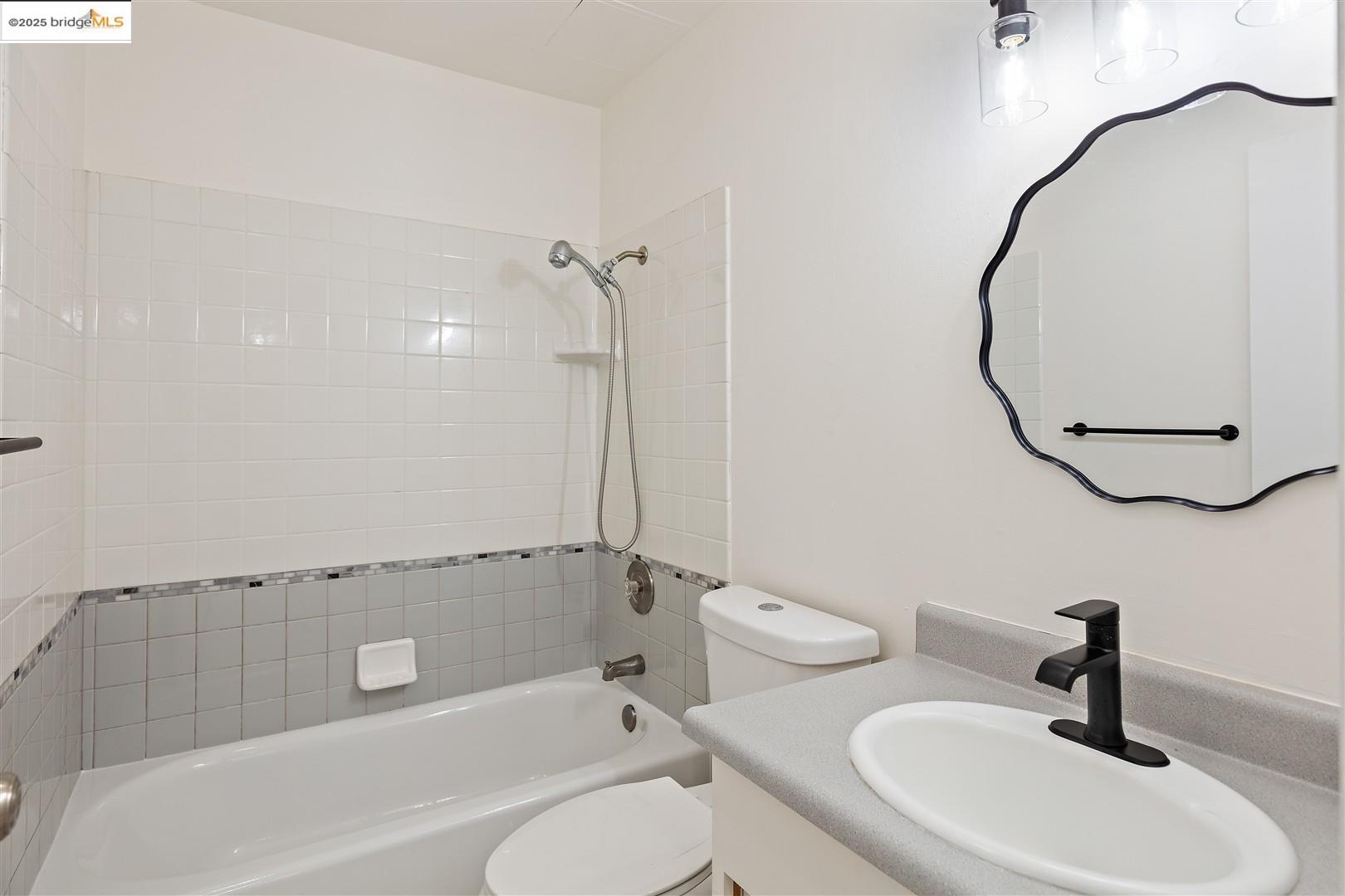 Detail Gallery Image 18 of 56 For 7 Commodore Dr #A355,  Emeryville,  CA 94608 - 1 Beds | 1 Baths