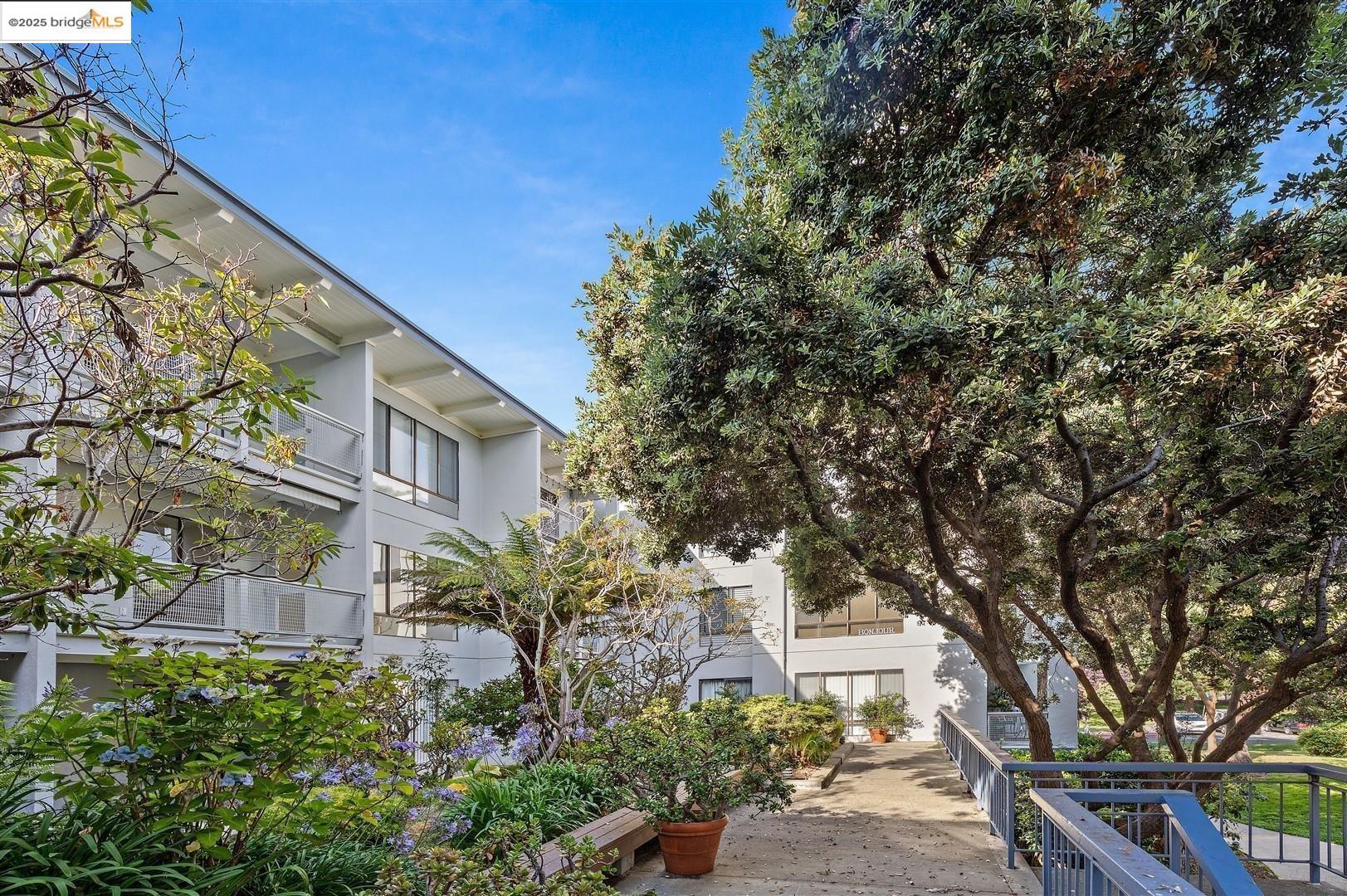 Detail Gallery Image 20 of 56 For 7 Commodore Dr #A355,  Emeryville,  CA 94608 - 1 Beds | 1 Baths