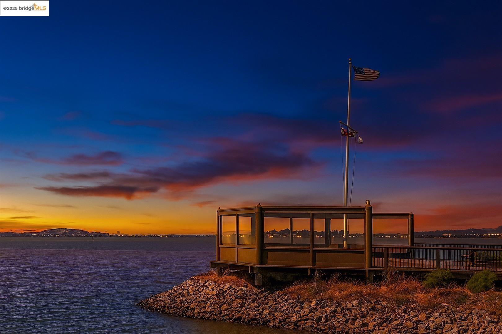 Detail Gallery Image 37 of 56 For 7 Commodore Dr #A355,  Emeryville,  CA 94608 - 1 Beds | 1 Baths