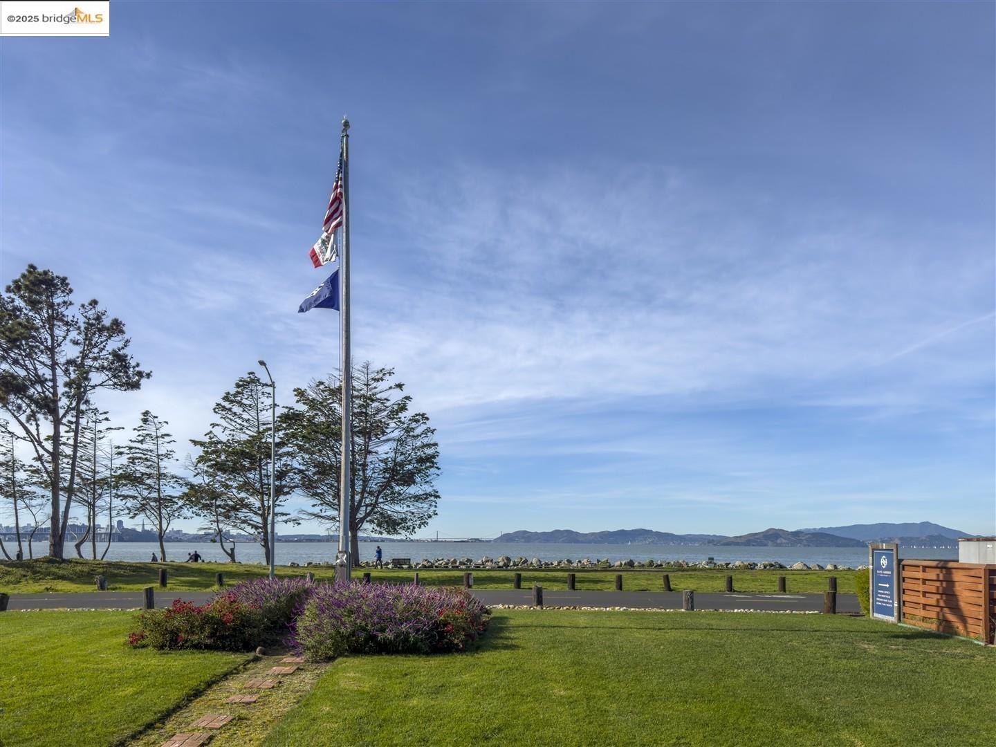 Detail Gallery Image 45 of 56 For 7 Commodore Dr #A355,  Emeryville,  CA 94608 - 1 Beds | 1 Baths