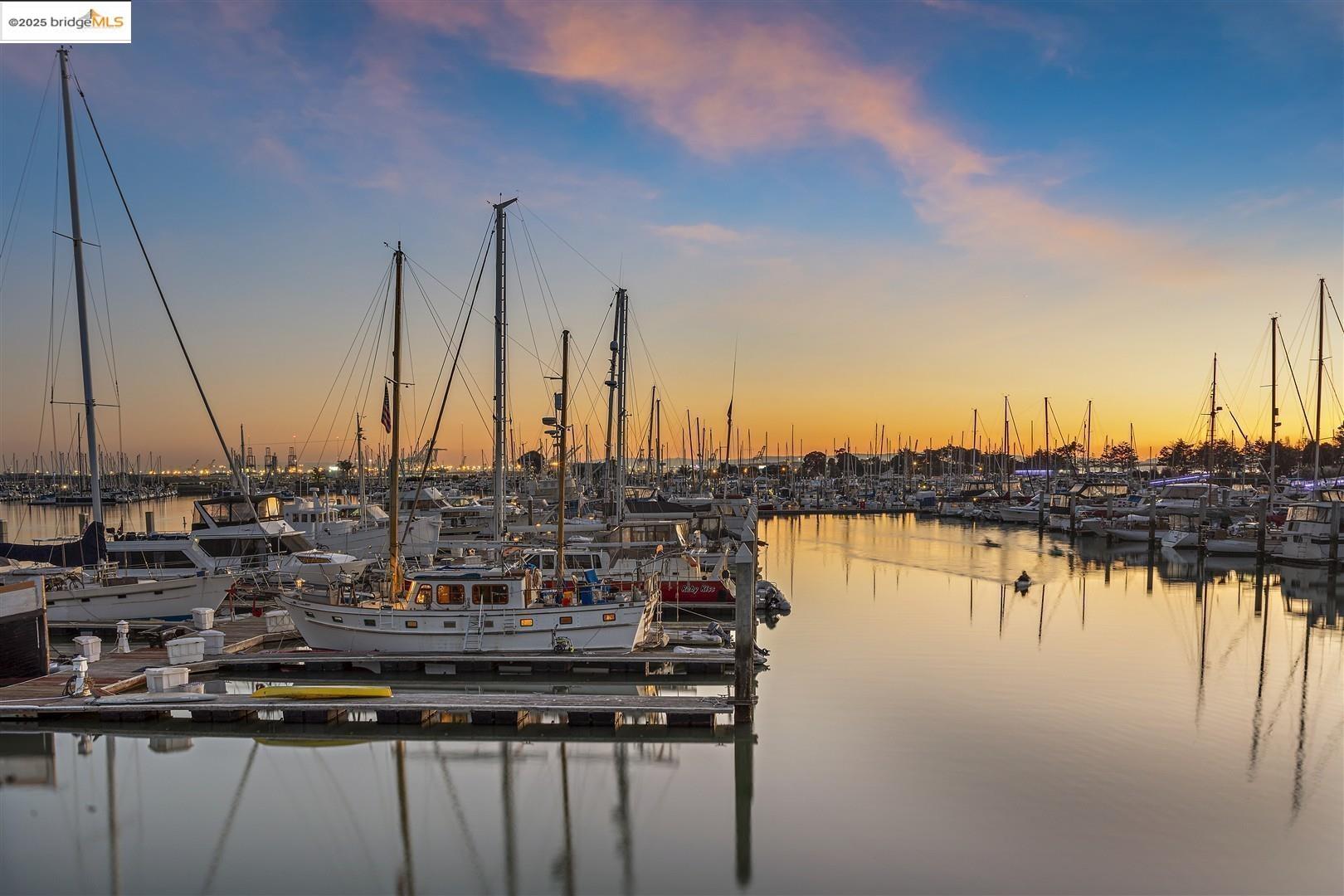 Detail Gallery Image 51 of 56 For 7 Commodore Dr #A355,  Emeryville,  CA 94608 - 1 Beds | 1 Baths