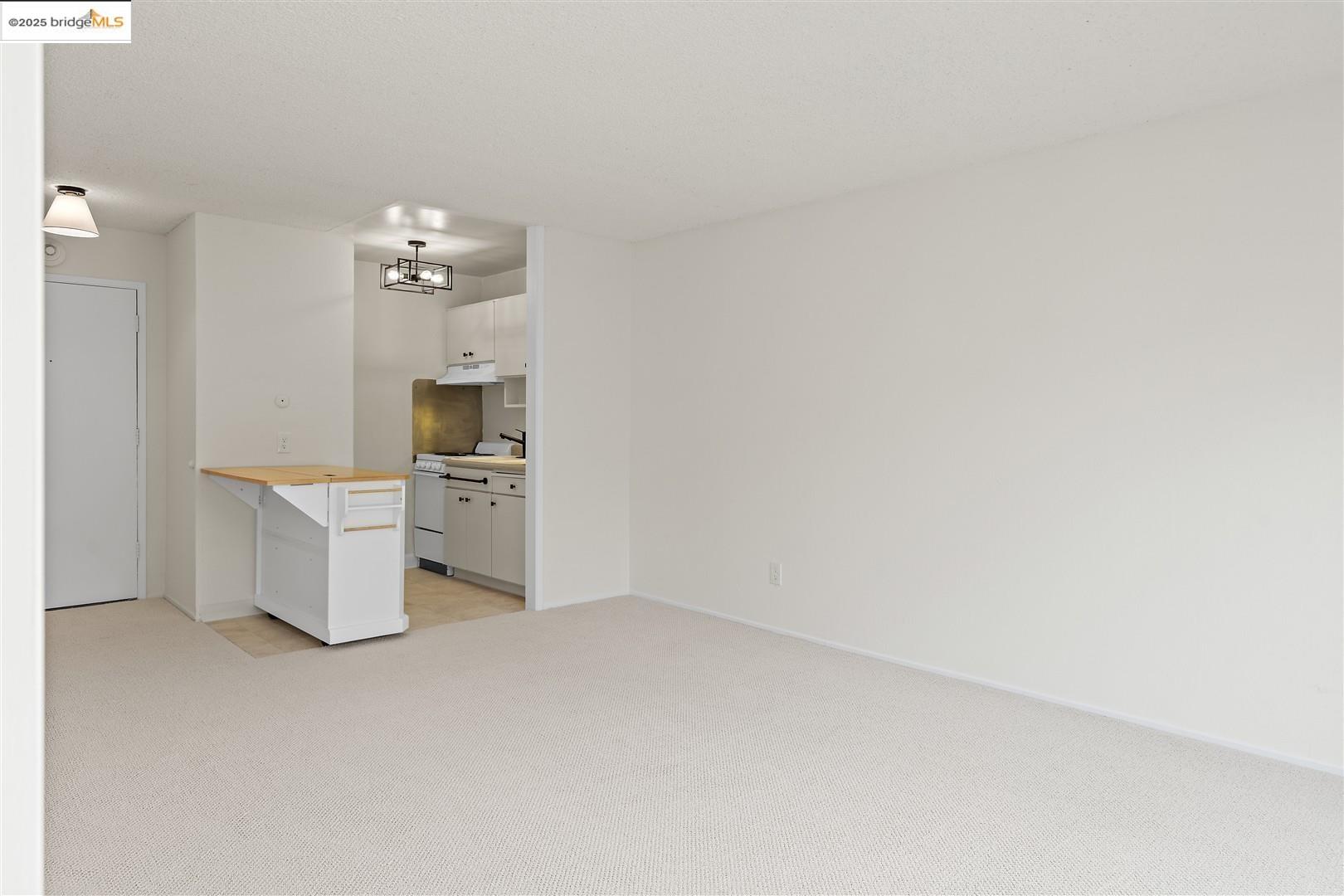 Detail Gallery Image 9 of 56 For 7 Commodore Dr #A355,  Emeryville,  CA 94608 - 1 Beds | 1 Baths