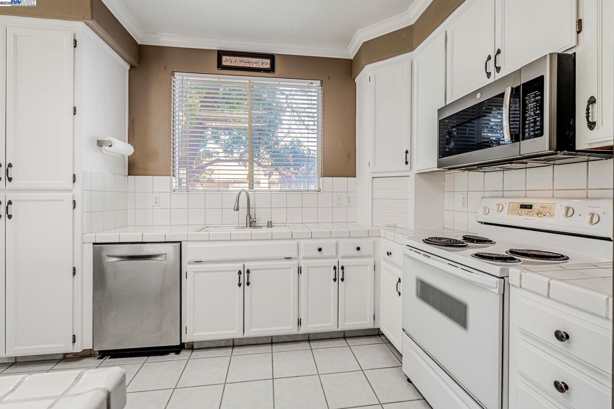 Detail Gallery Image 15 of 43 For 1786 Bergthold Ct, Manteca,  CA 95336 - 4 Beds | 2/1 Baths