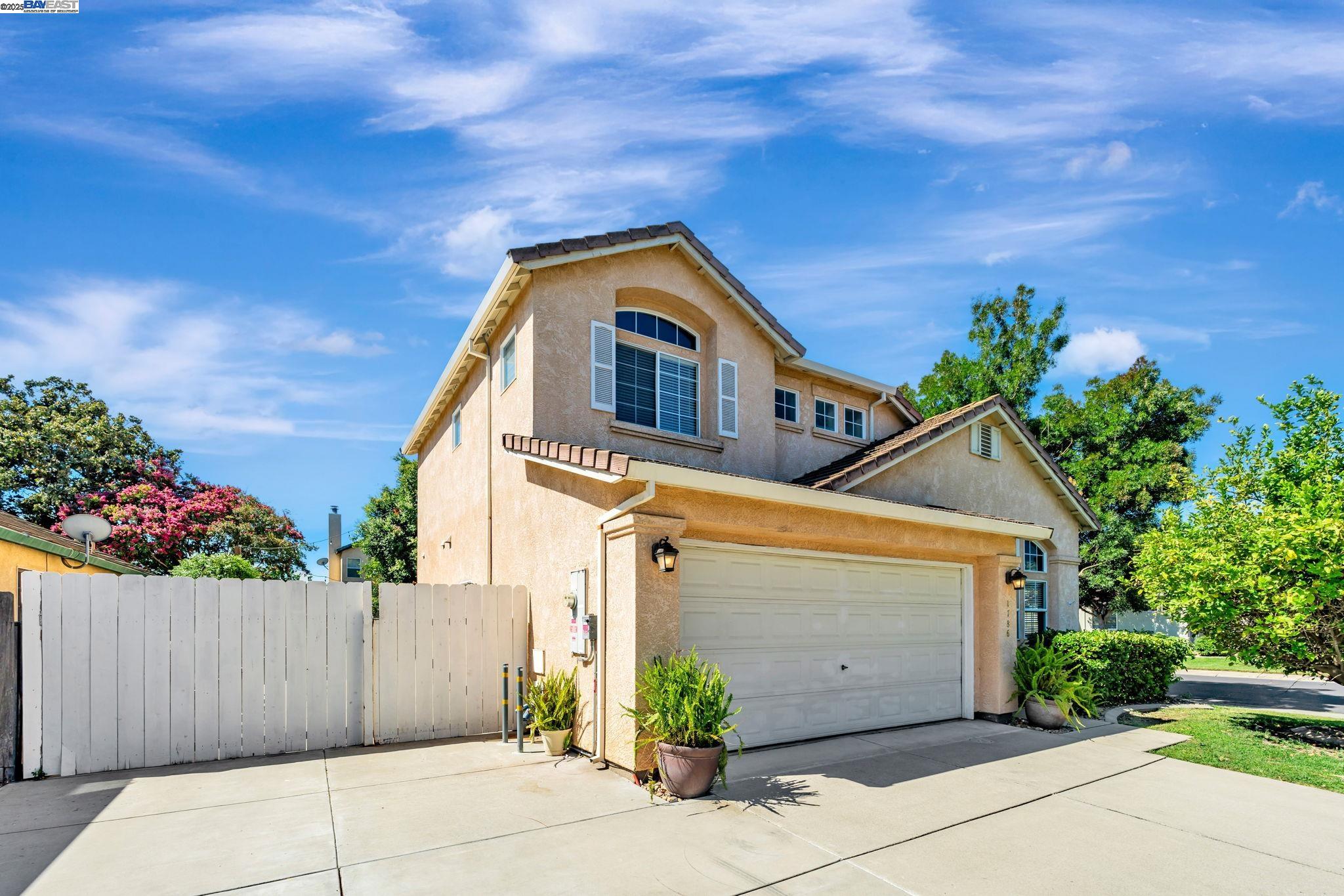 Detail Gallery Image 3 of 43 For 1786 Bergthold Ct, Manteca,  CA 95336 - 4 Beds | 2/1 Baths