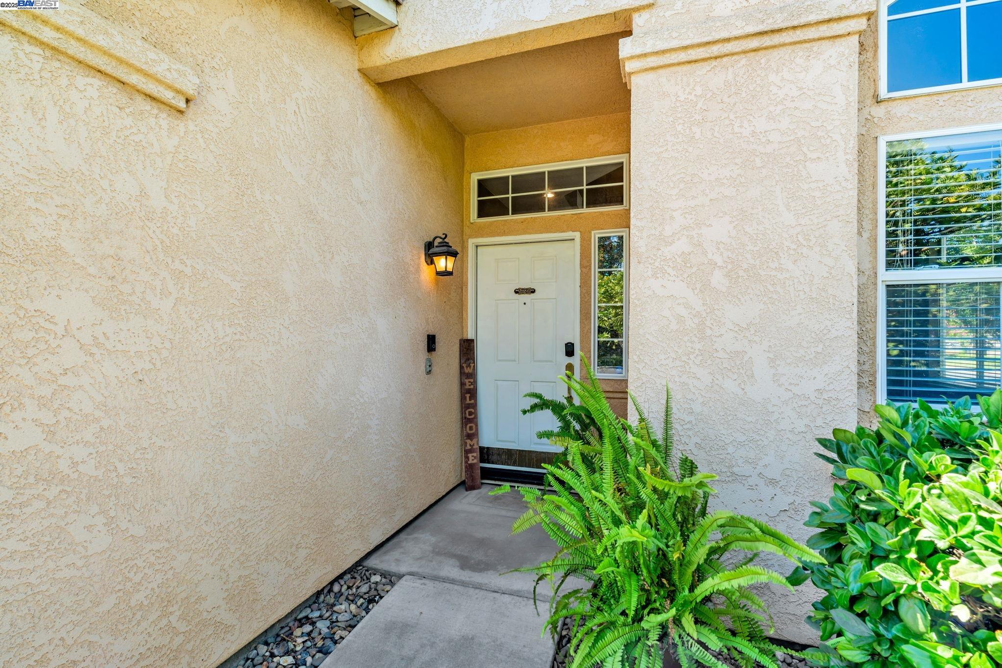 Detail Gallery Image 4 of 43 For 1786 Bergthold Ct, Manteca,  CA 95336 - 4 Beds | 2/1 Baths