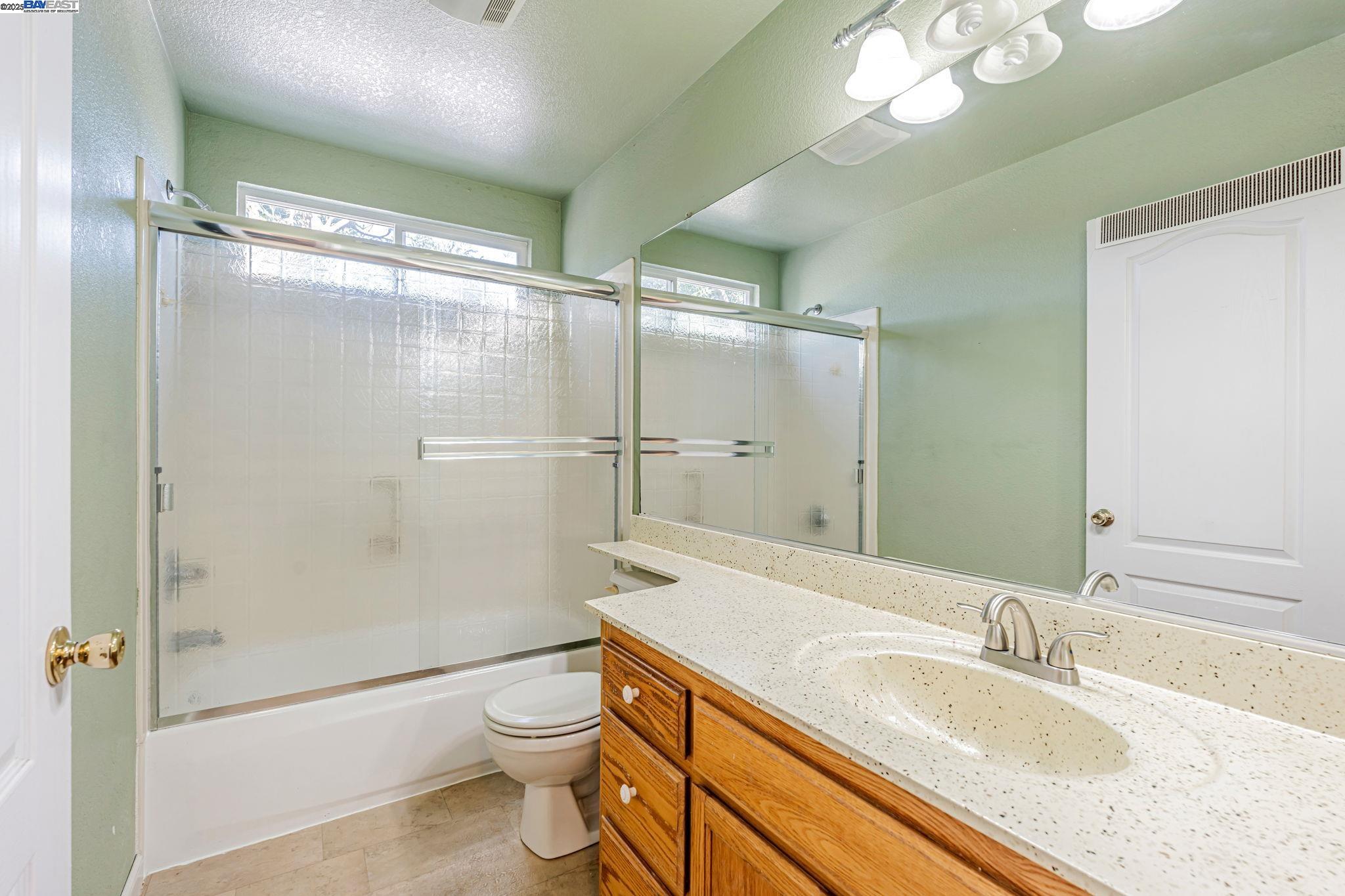 Detail Gallery Image 31 of 43 For 1786 Bergthold Ct, Manteca,  CA 95336 - 4 Beds | 2/1 Baths