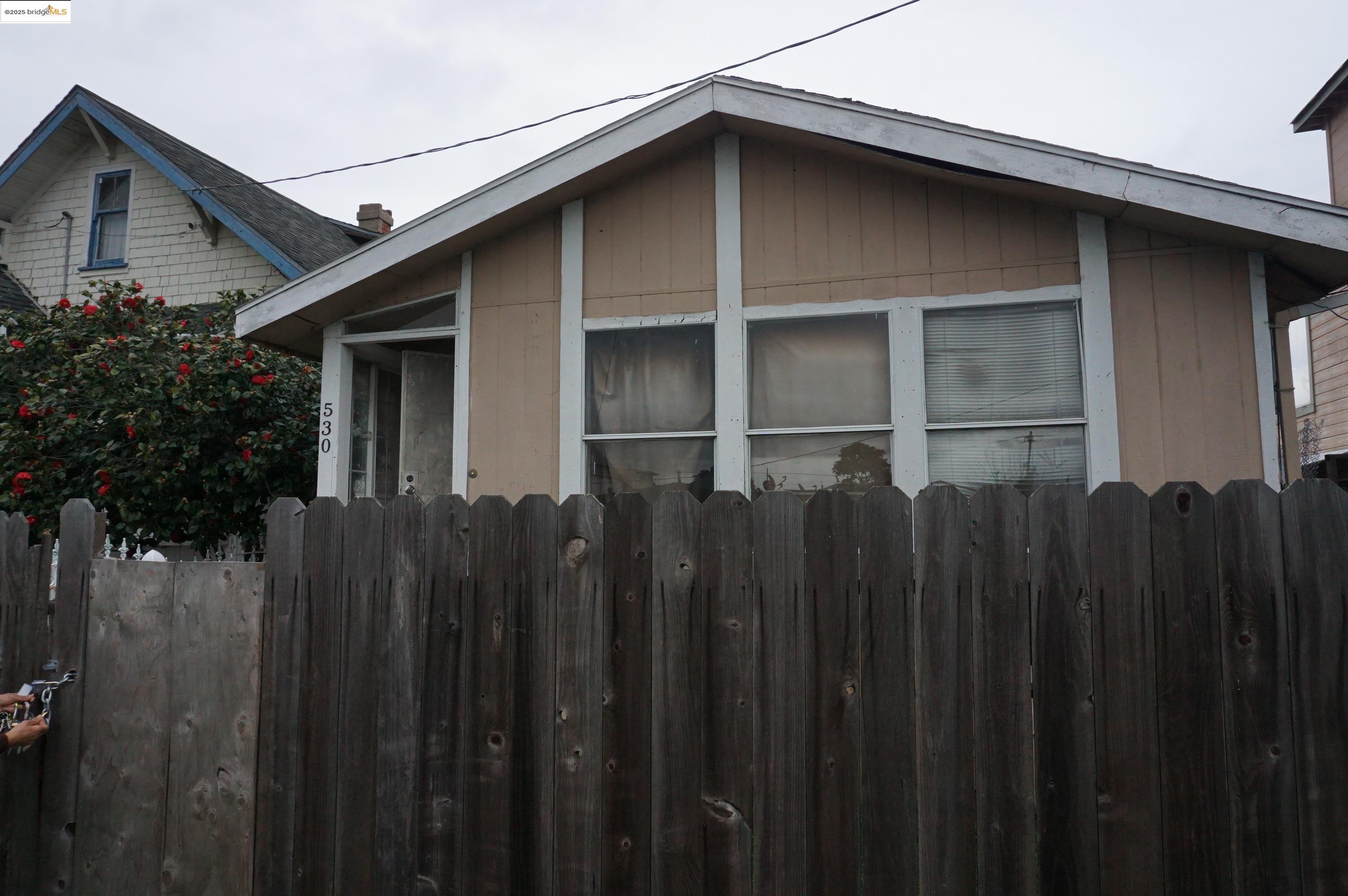 Detail Gallery Image 1 of 1 For 530 4th St, Richmond,  CA 94801 - 3 Beds | 2 Baths