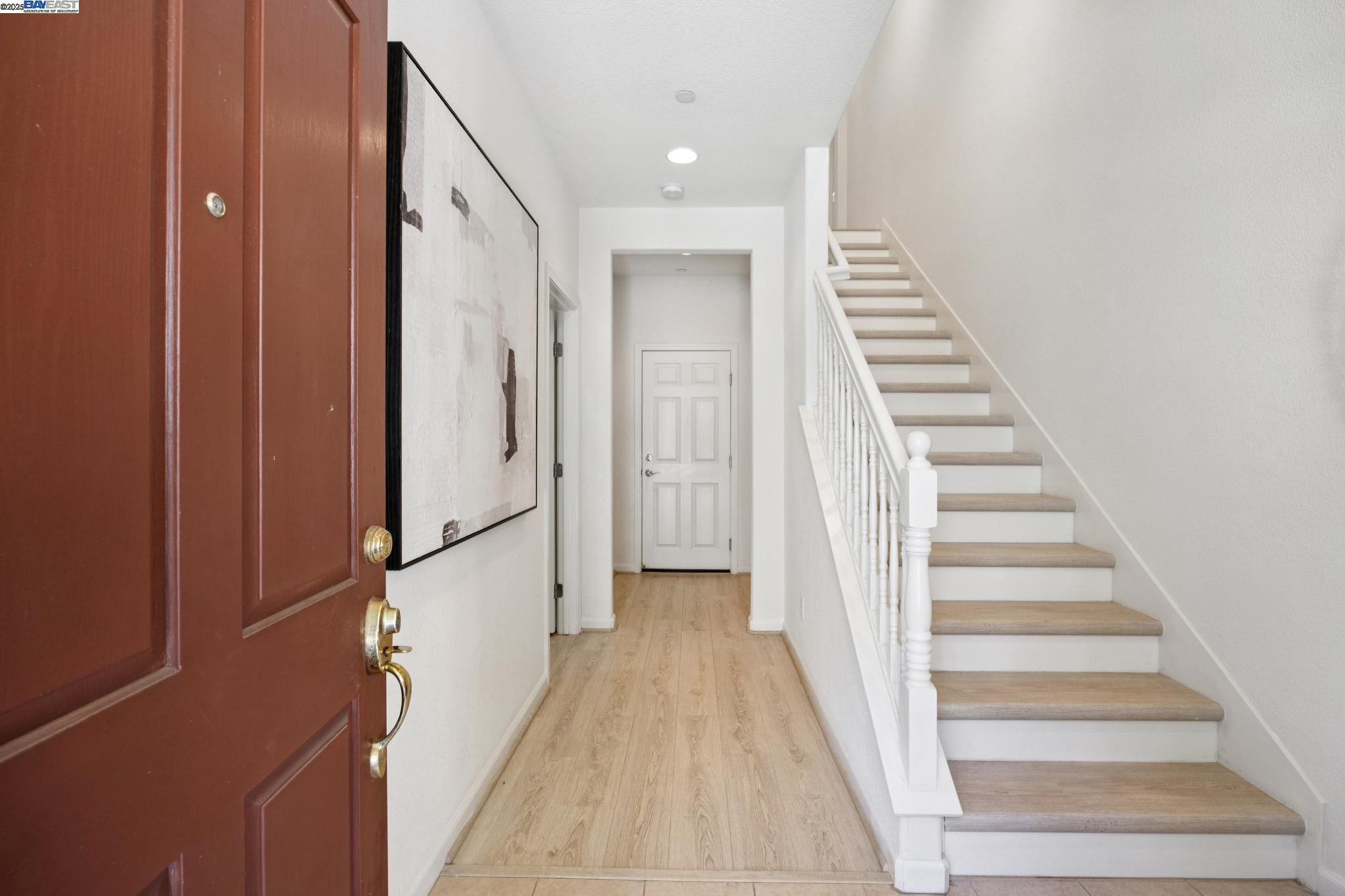 Detail Gallery Image 3 of 43 For 124 Montevina Way, Hayward,  CA 94545 - 3 Beds | 3/1 Baths
