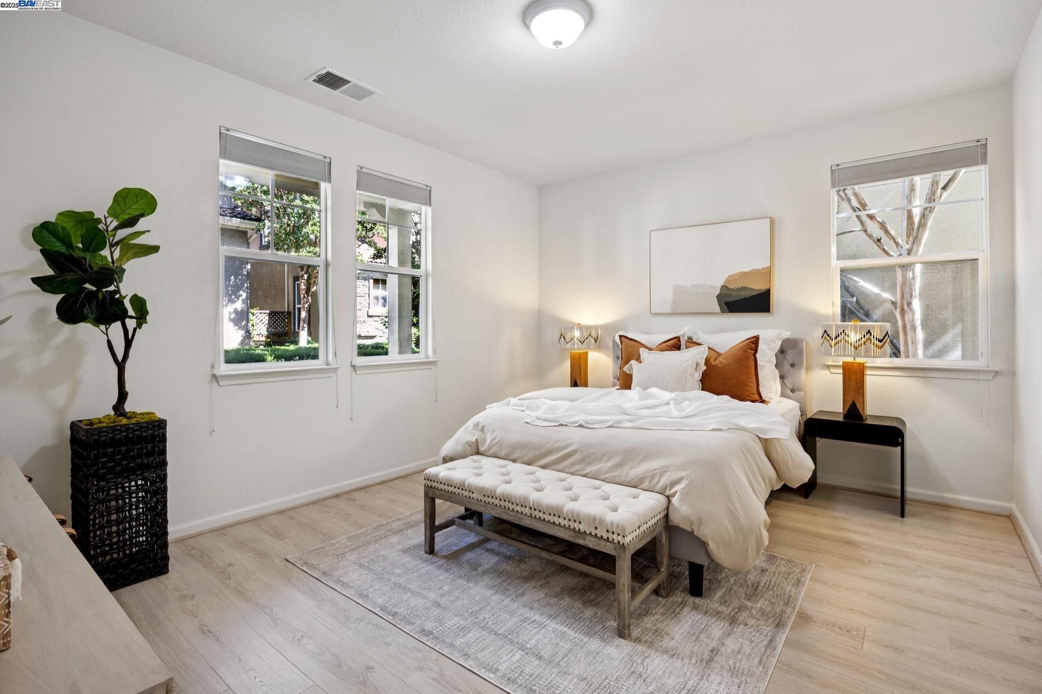 Detail Gallery Image 4 of 43 For 124 Montevina Way, Hayward,  CA 94545 - 3 Beds | 3/1 Baths