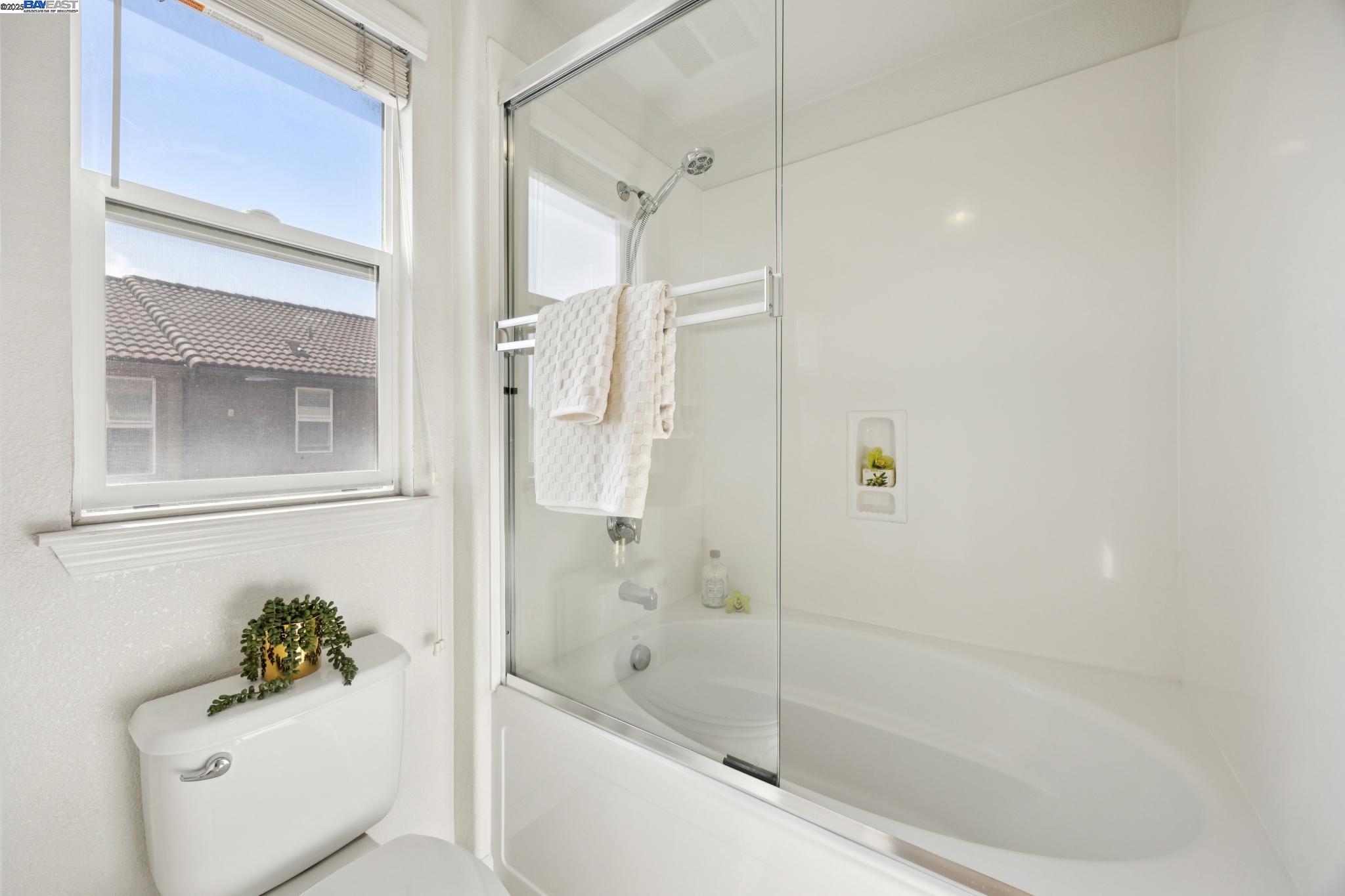 Detail Gallery Image 36 of 43 For 124 Montevina Way, Hayward,  CA 94545 - 3 Beds | 3/1 Baths