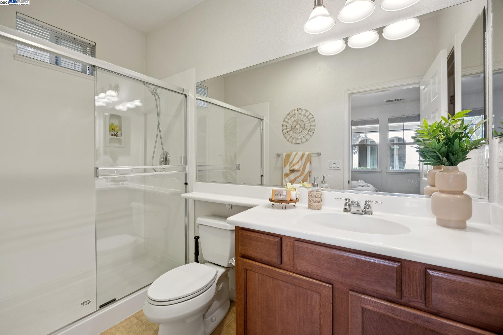 Detail Gallery Image 7 of 43 For 124 Montevina Way, Hayward,  CA 94545 - 3 Beds | 3/1 Baths