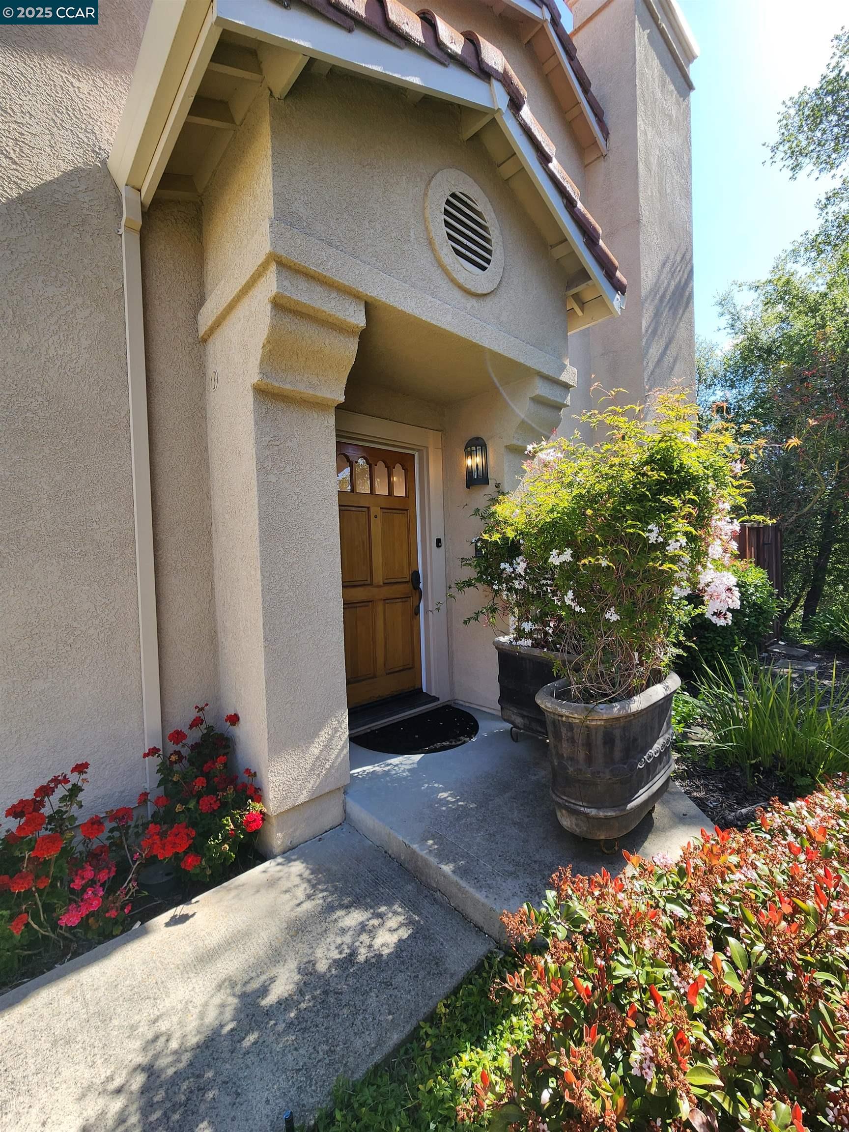 Detail Gallery Image 2 of 28 For 617 S Blackbrush Ln, San Ramon,  CA 94582 - 4 Beds | 2/1 Baths