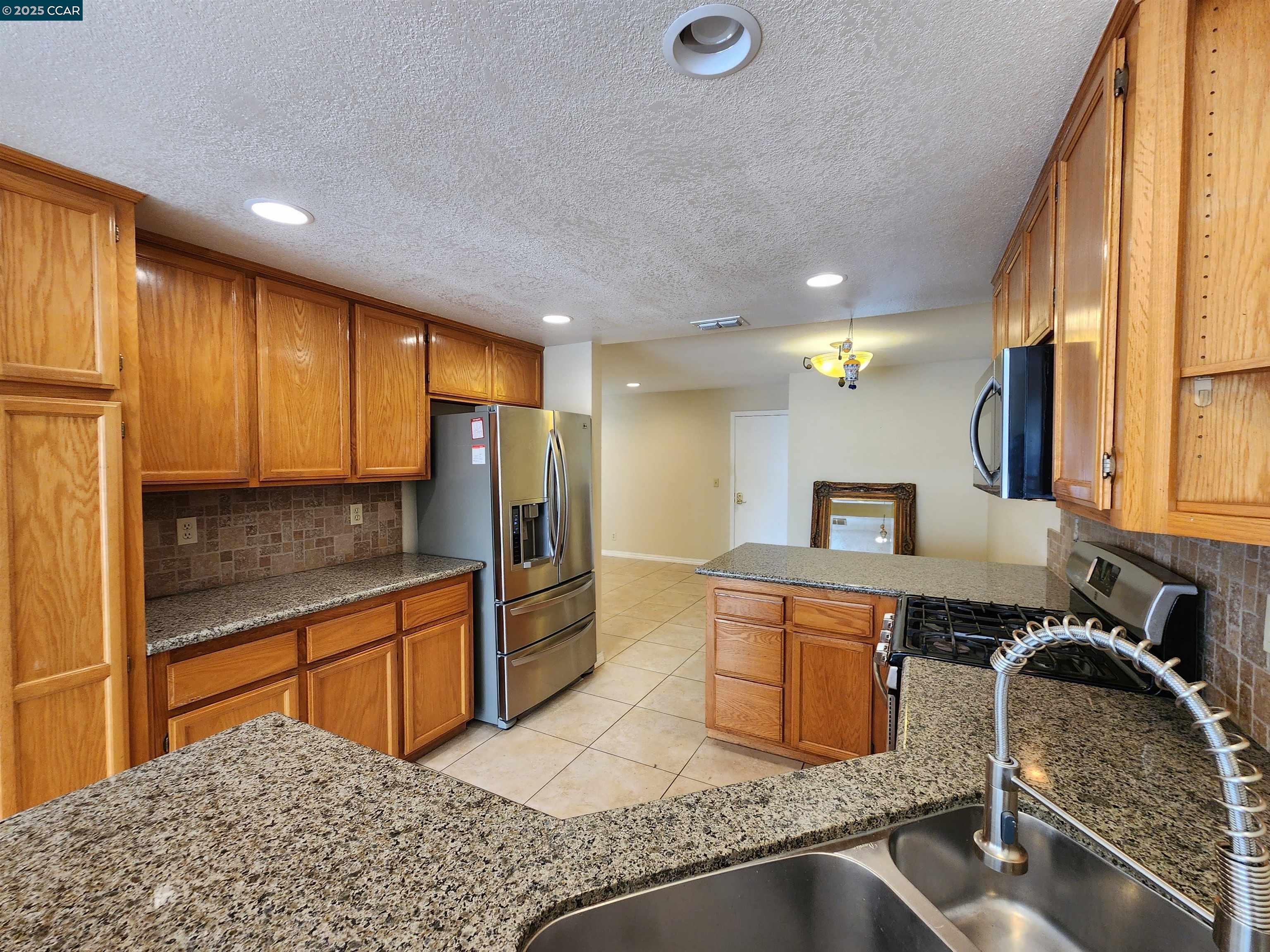 Detail Gallery Image 6 of 28 For 617 S Blackbrush Ln, San Ramon,  CA 94582 - 4 Beds | 2/1 Baths