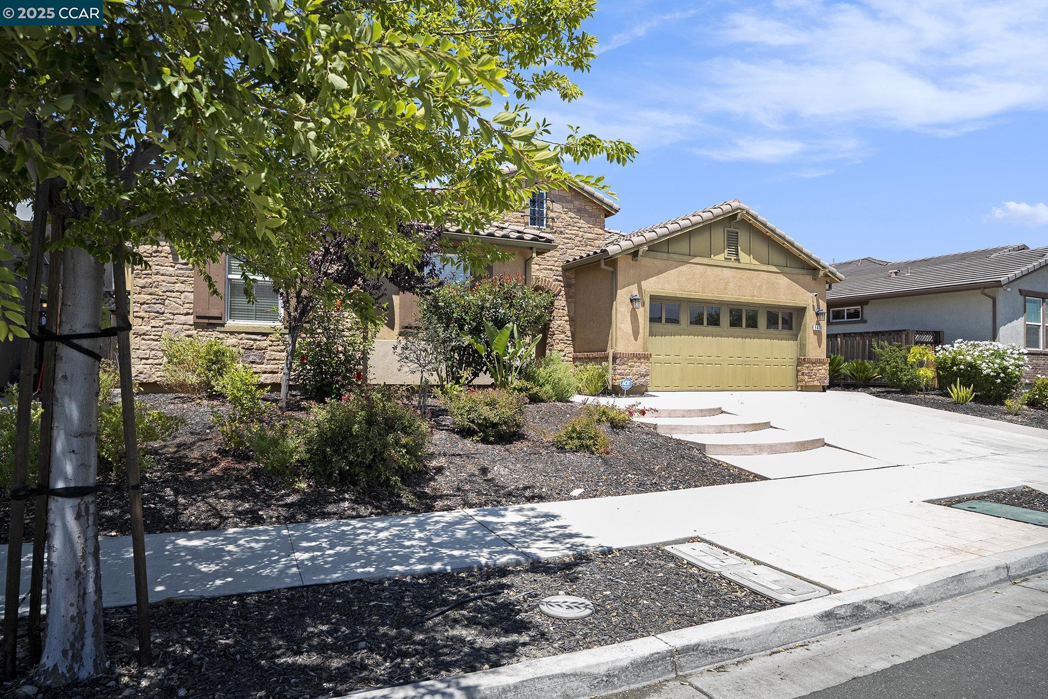 Detail Gallery Image 2 of 31 For 5476 Pinnacle View Way, Antioch,  CA 94531 - 4 Beds | 2 Baths