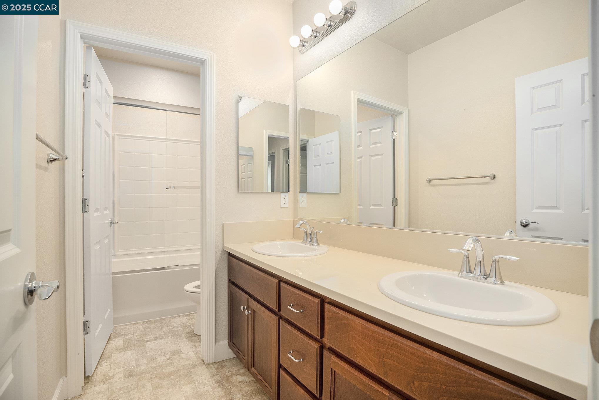 Detail Gallery Image 13 of 31 For 5476 Pinnacle View Way, Antioch,  CA 94531 - 4 Beds | 2 Baths