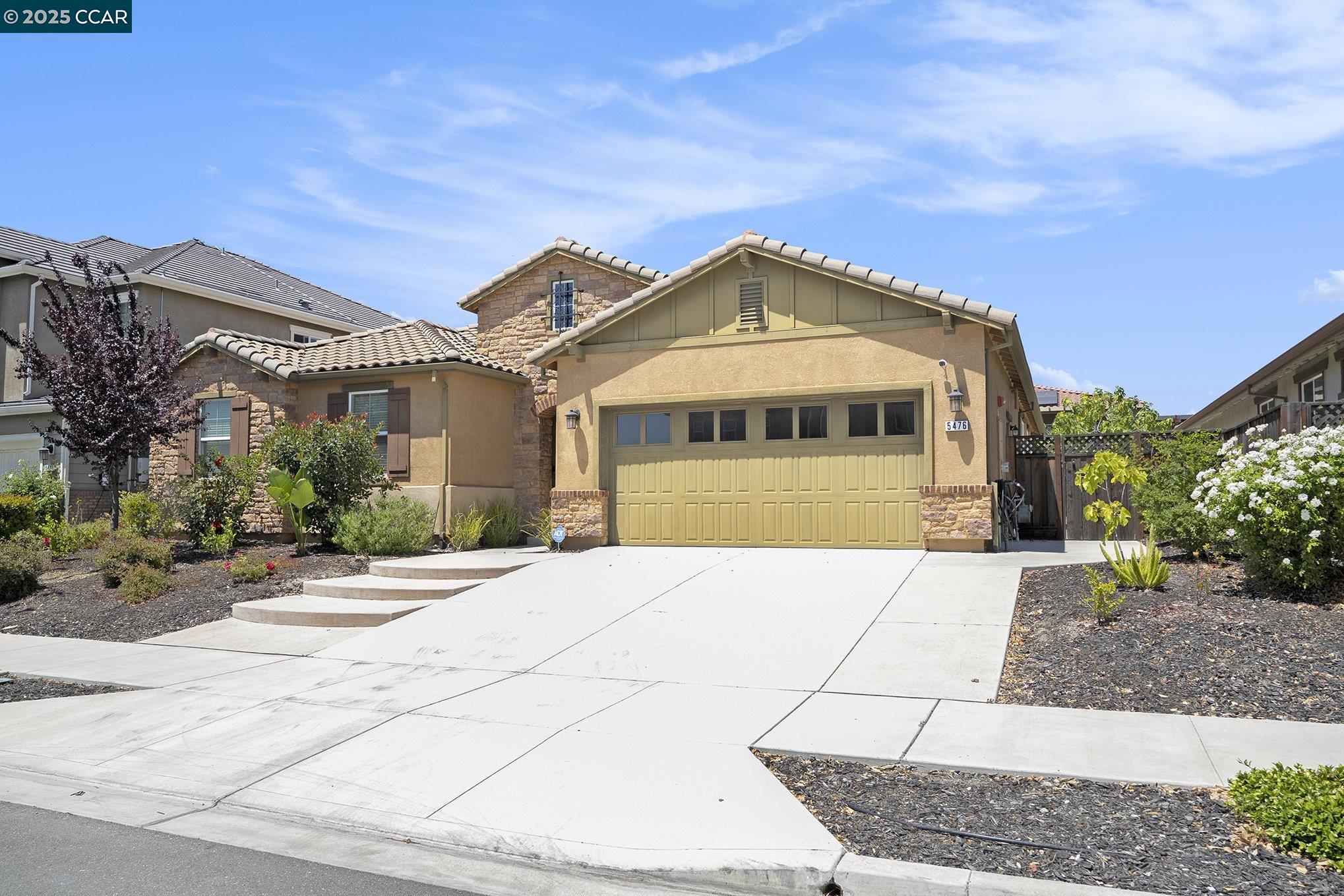 Detail Gallery Image 3 of 31 For 5476 Pinnacle View Way, Antioch,  CA 94531 - 4 Beds | 2 Baths
