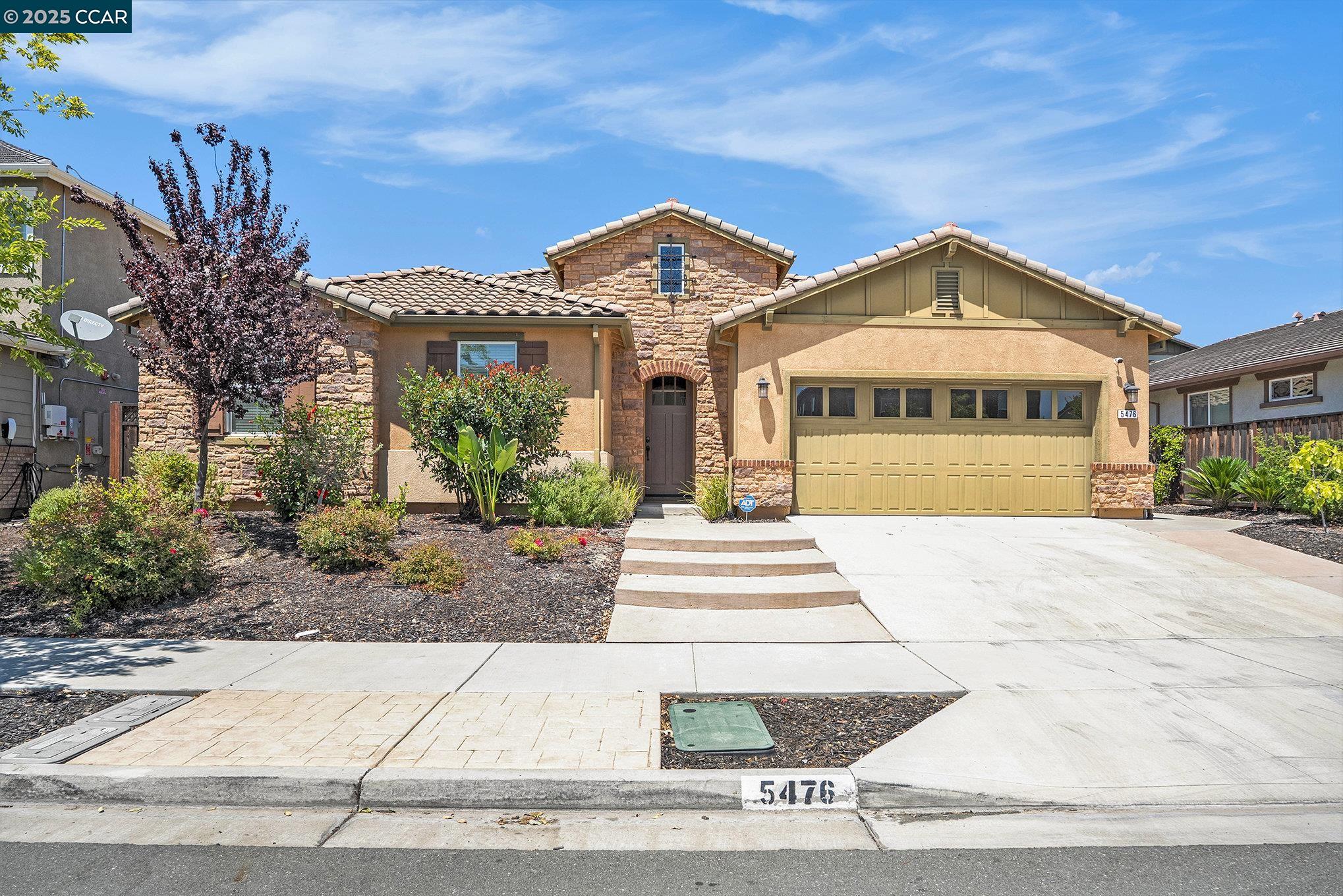 Detail Gallery Image 4 of 31 For 5476 Pinnacle View Way, Antioch,  CA 94531 - 4 Beds | 2 Baths