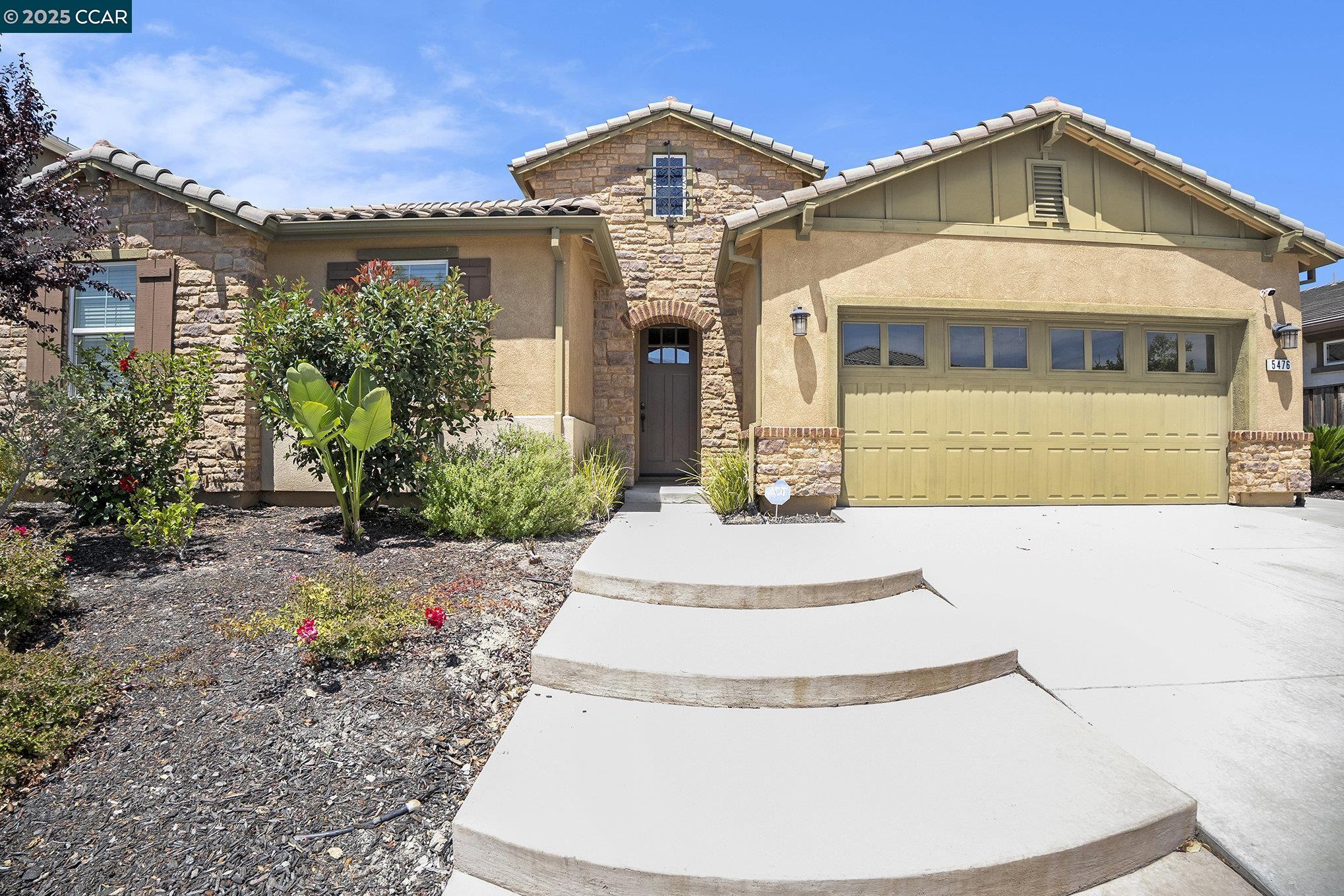 Detail Gallery Image 5 of 31 For 5476 Pinnacle View Way, Antioch,  CA 94531 - 4 Beds | 2 Baths