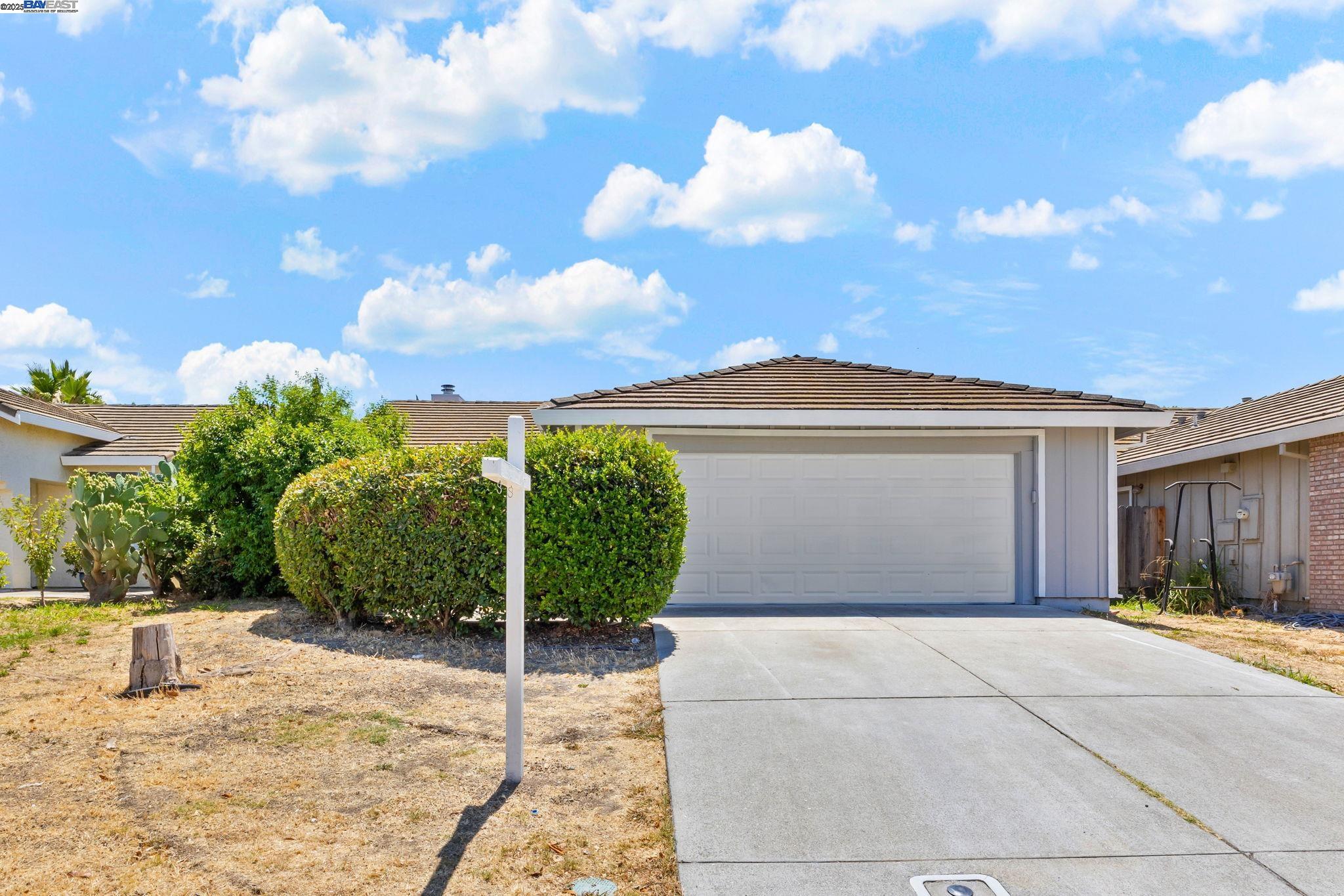 Detail Gallery Image 1 of 1 For 5600 Dutton Way, Sacramento,  CA 95823 - 4 Beds | 2 Baths