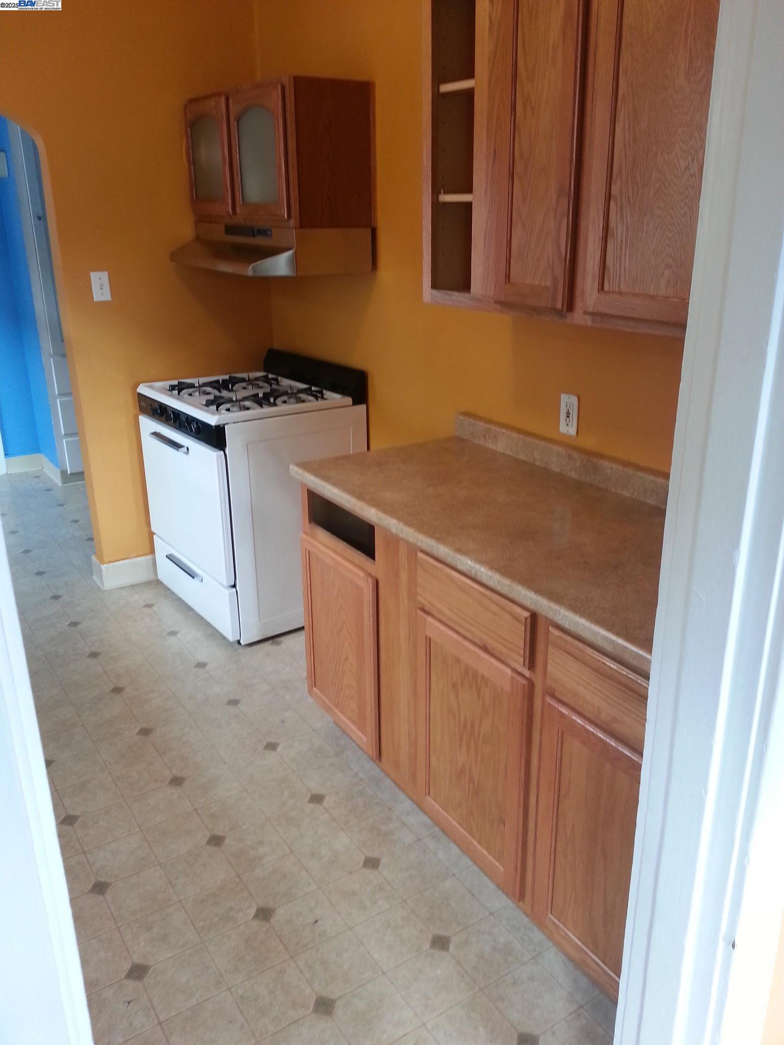 Detail Gallery Image 11 of 14 For Santa Rita St, Oakland,  CA 94601 - 2 Beds | 1 Baths